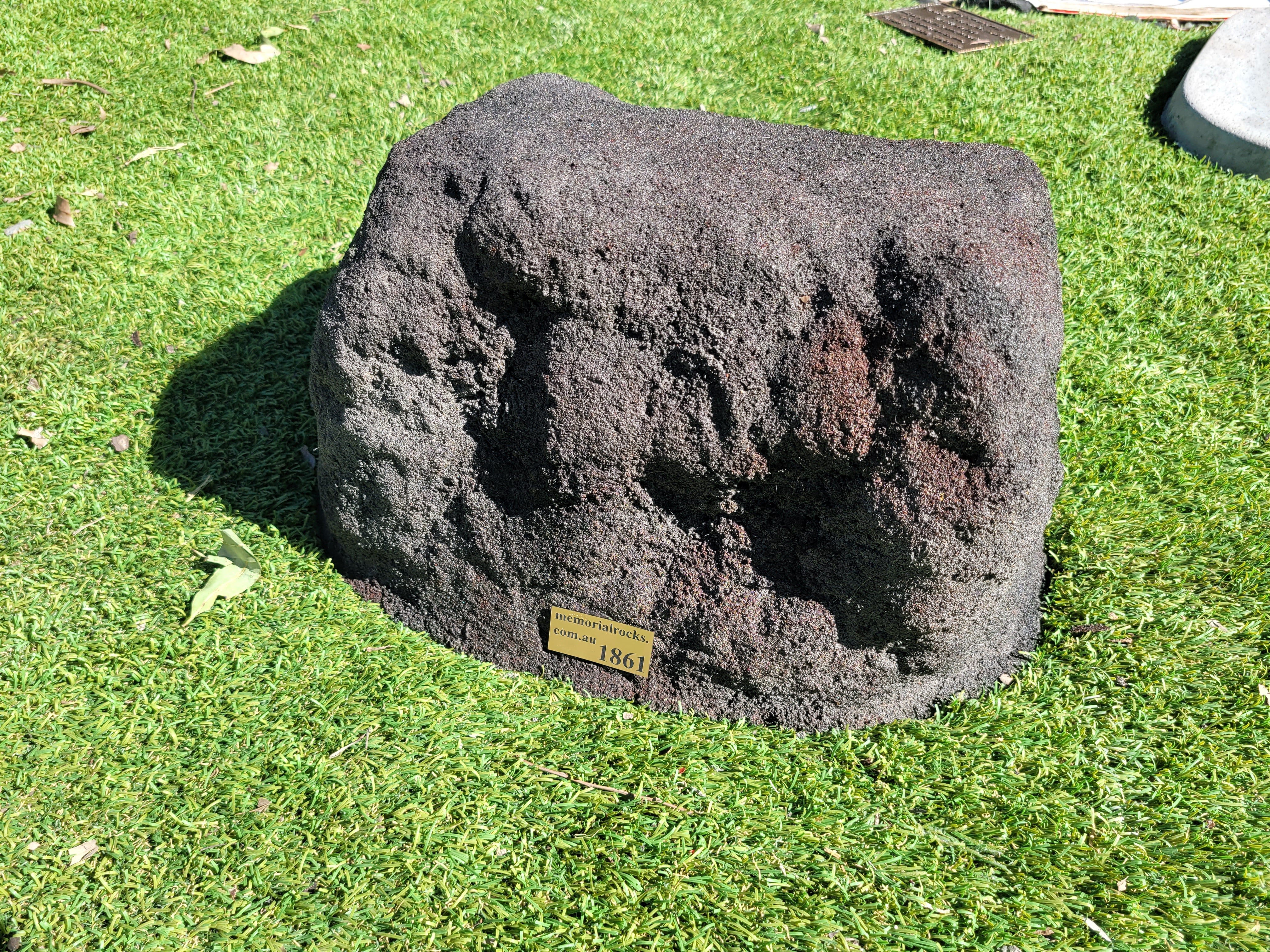 Memorial Rock Urn 1861  Medium Charcoal / Black