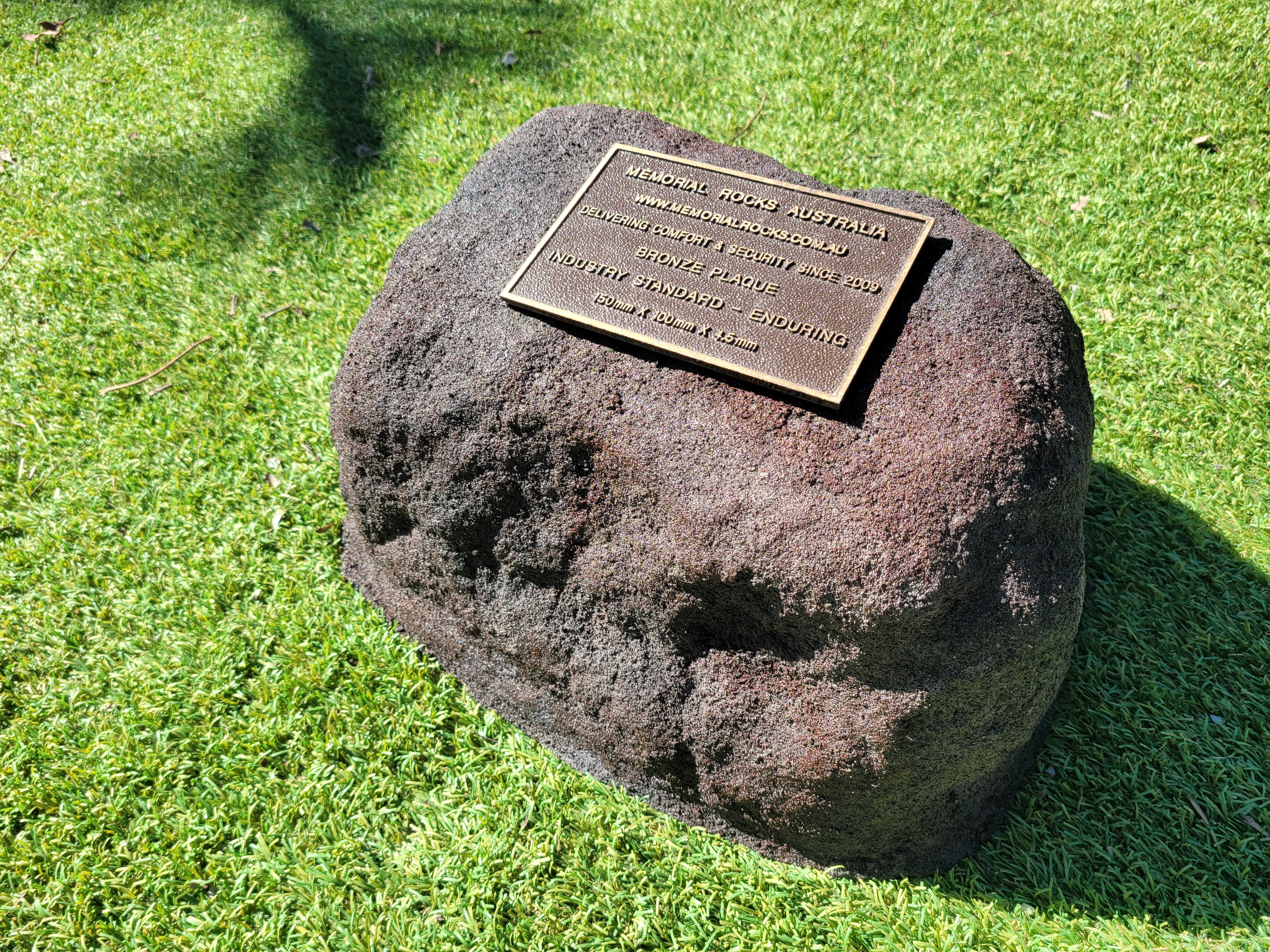 Memorial Rock Urn 1862 Medium Charcoal / Black