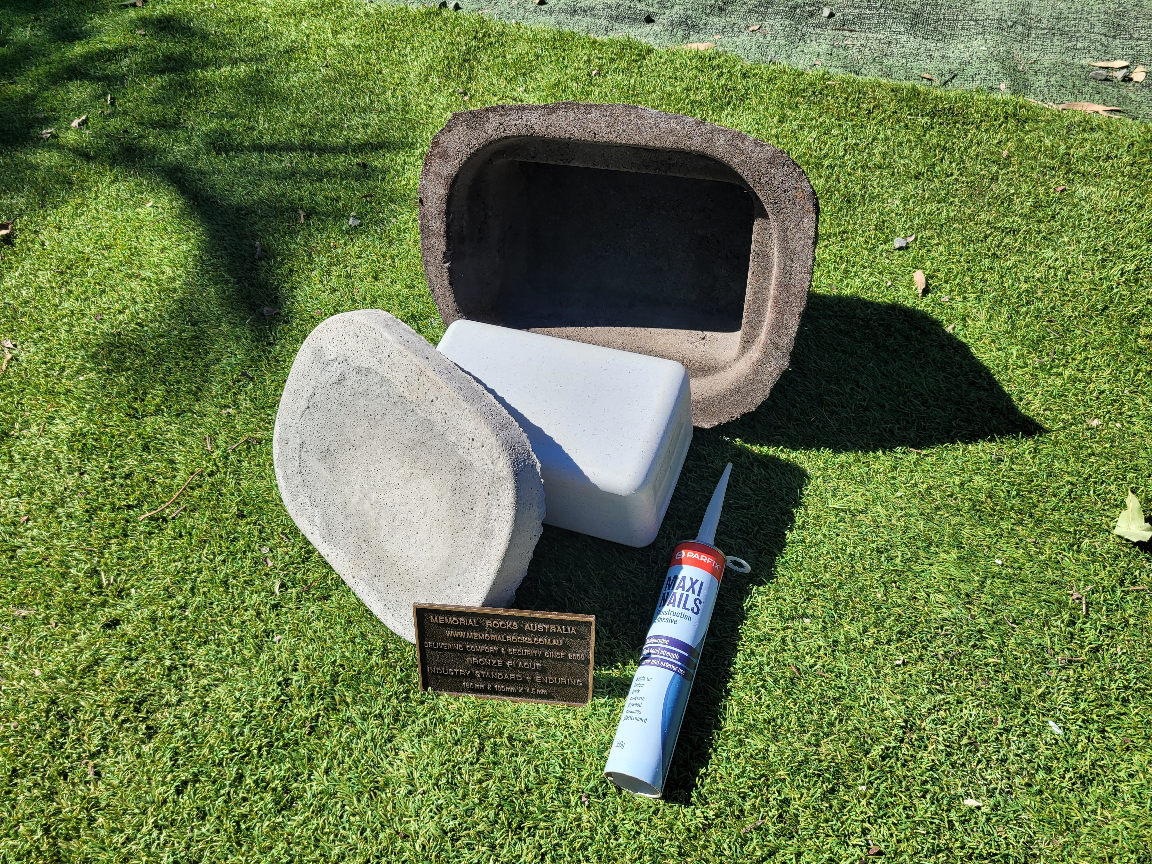 Memorial Rock Urn 1862 Medium Charcoal / Black