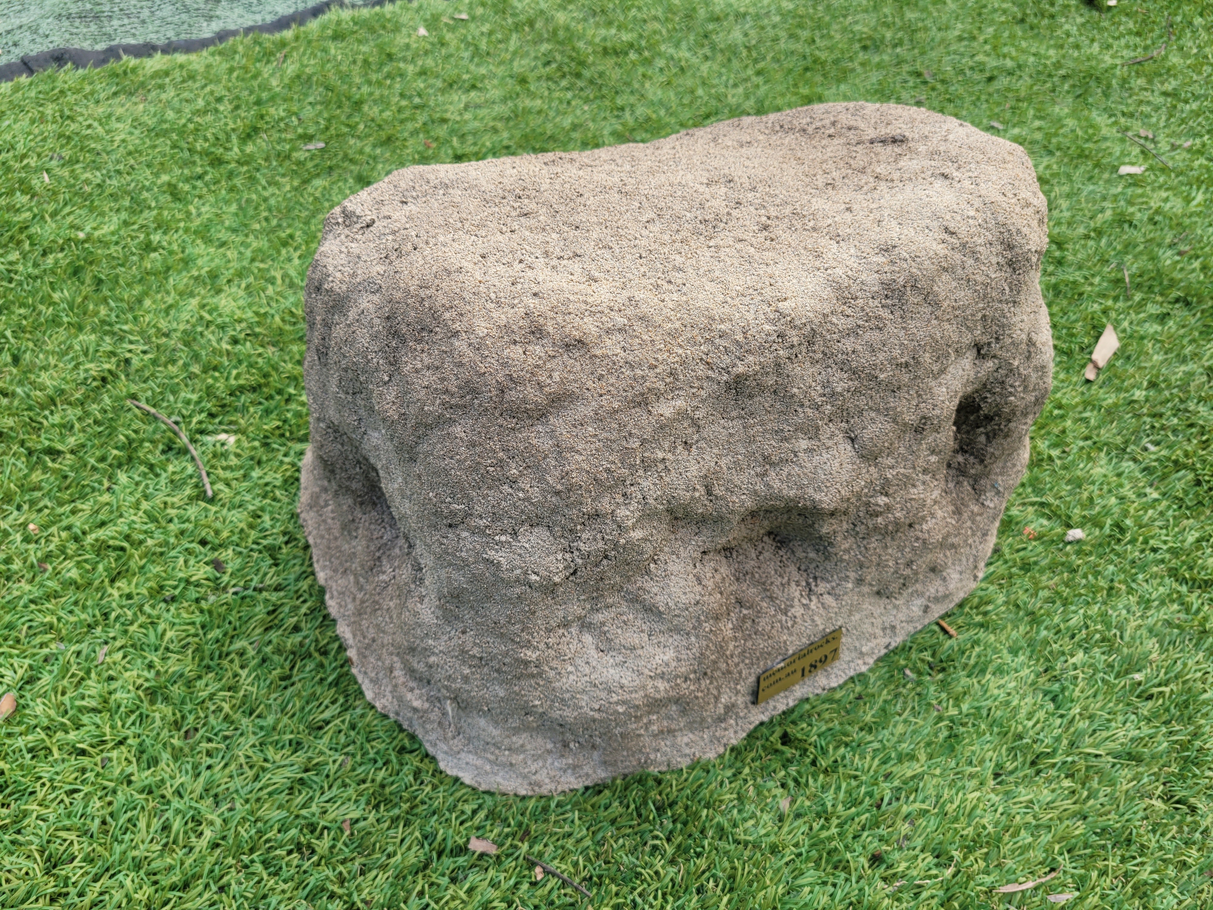 Memorial Rock Urn 1897 Medium Natural Riversand