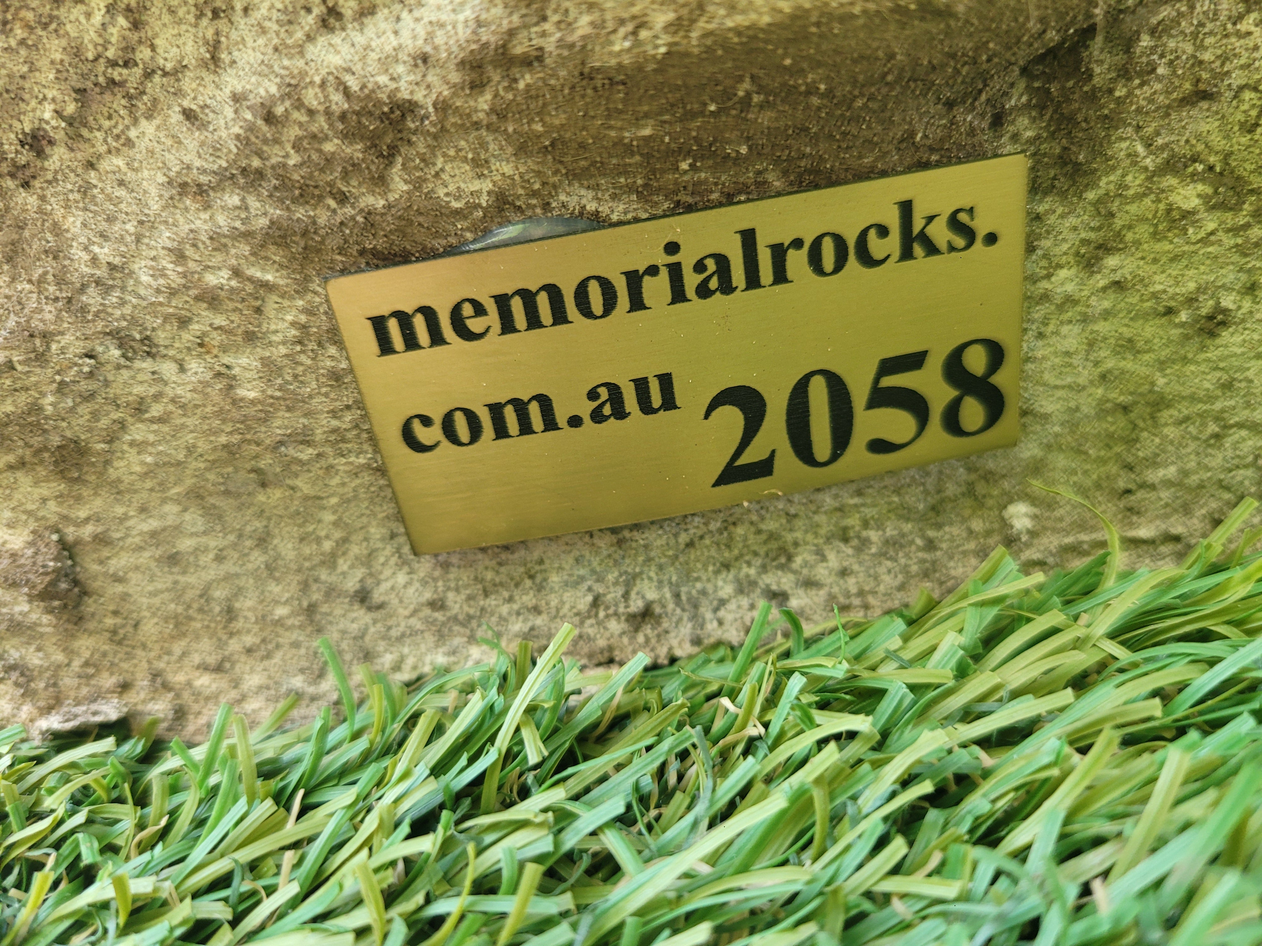 Memorial Rock Urn 2058 Medium Natural Riversand