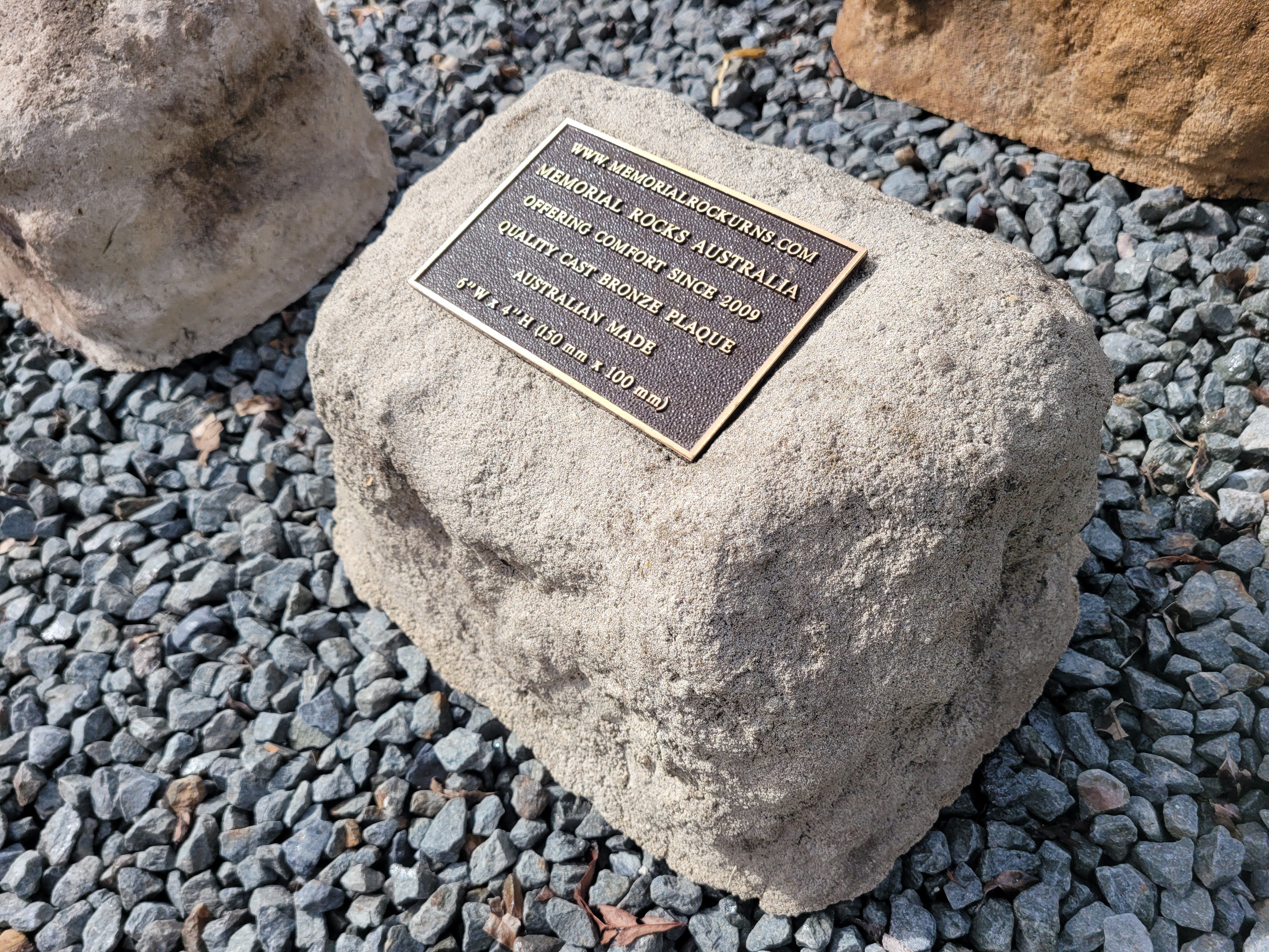 Memorial Rock Urn 1914 Regular Natural Riversand