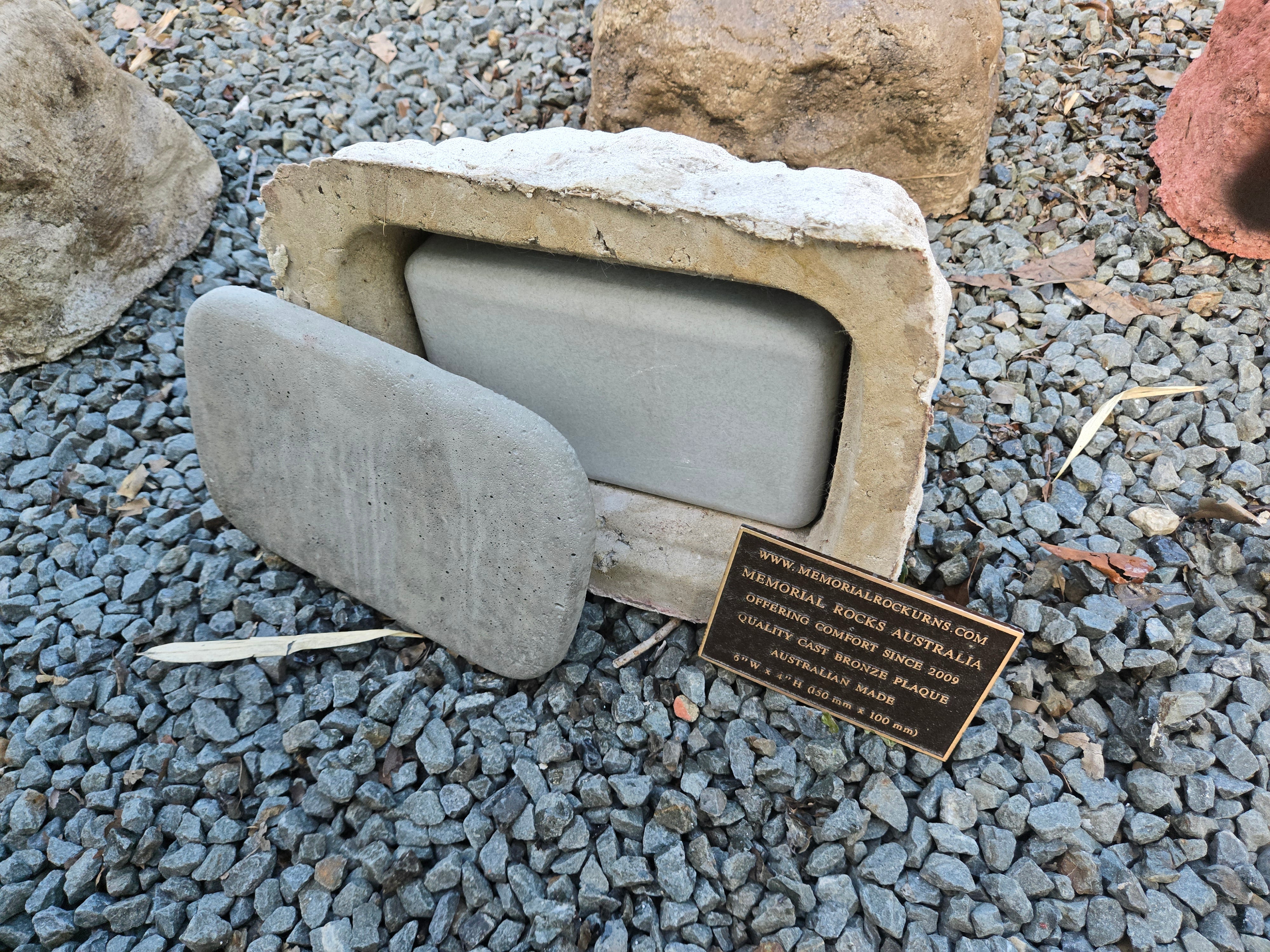 Memorial Rock Urn 2126 Regular White