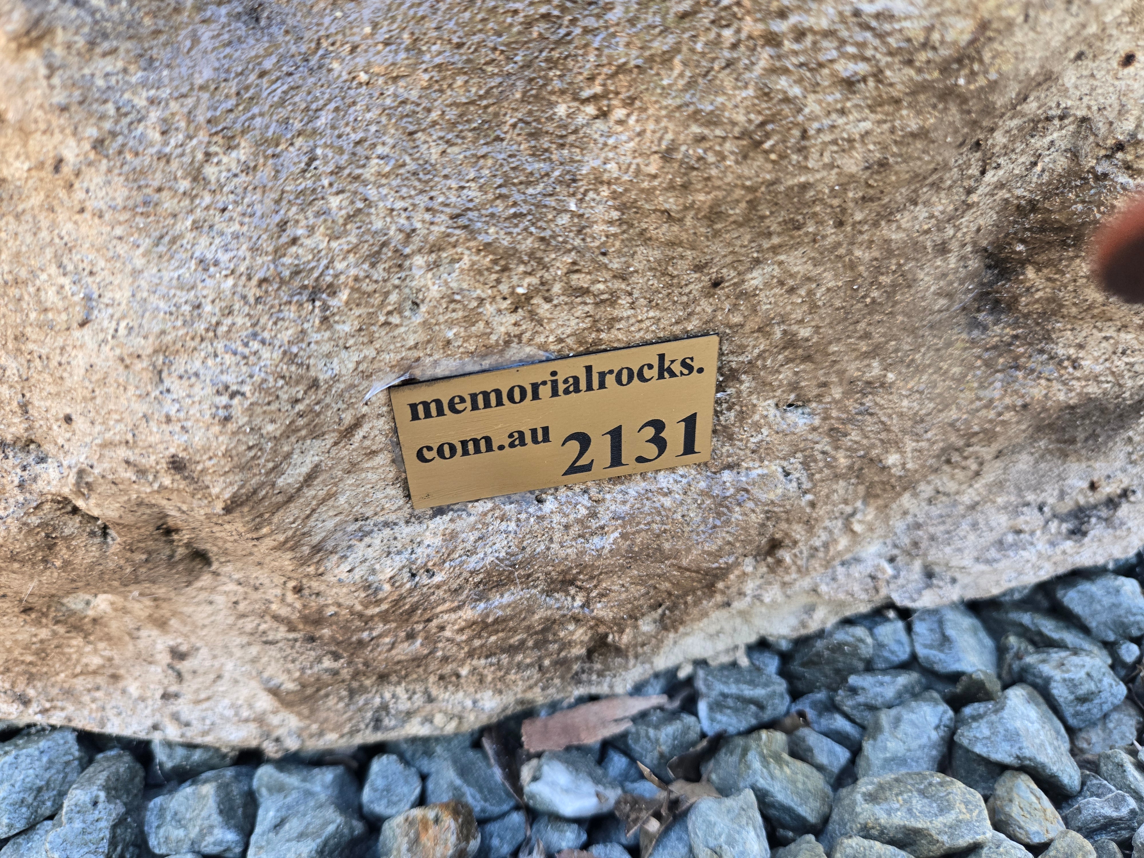Memorial Rock Urn 2131 Medium Natural Riversand