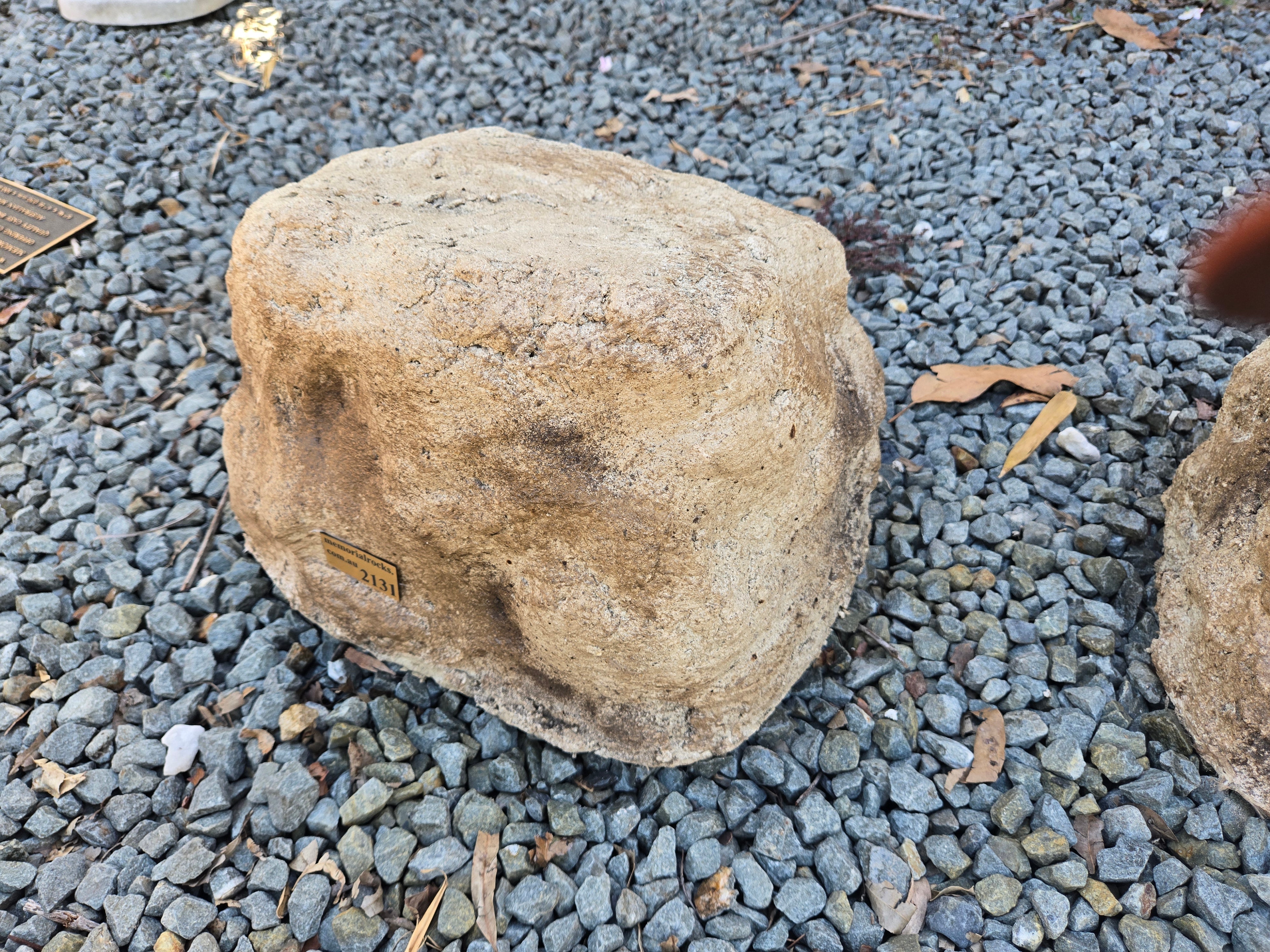 Memorial Rock Urn 2131 Medium Natural Riversand