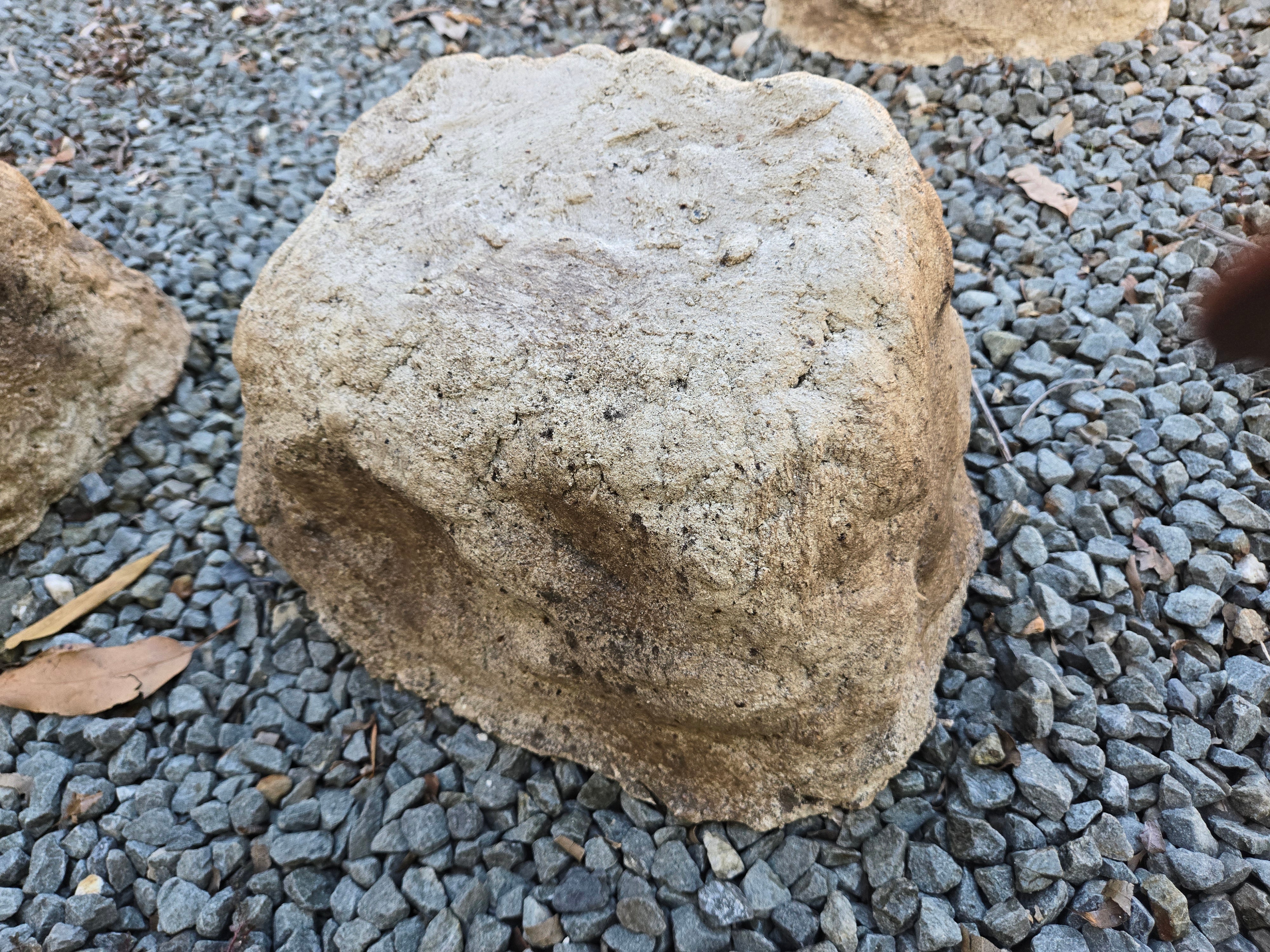 Memorial Rock Urn 2131 Medium Natural Riversand