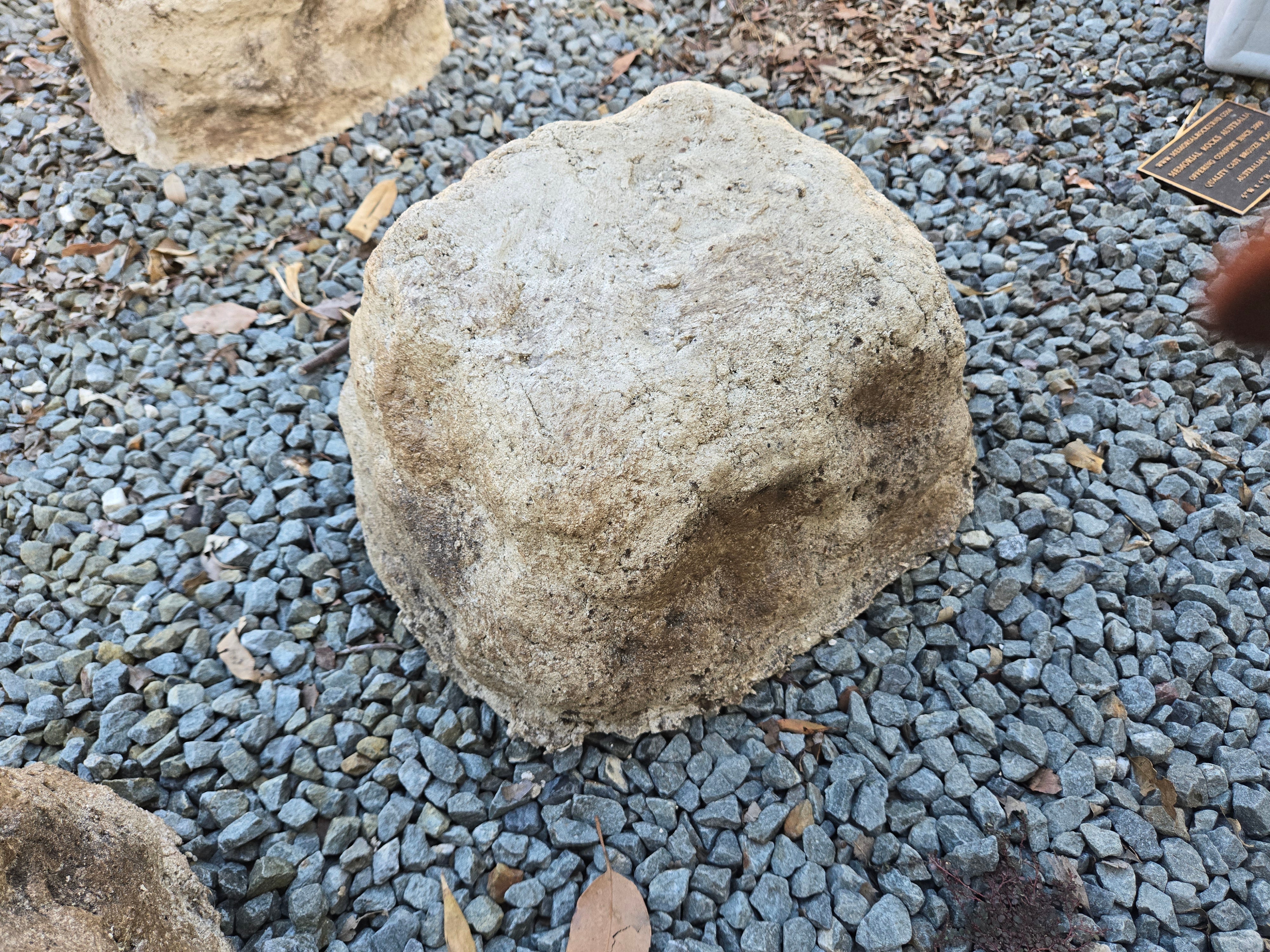 Memorial Rock Urn 2131 Medium Natural Riversand