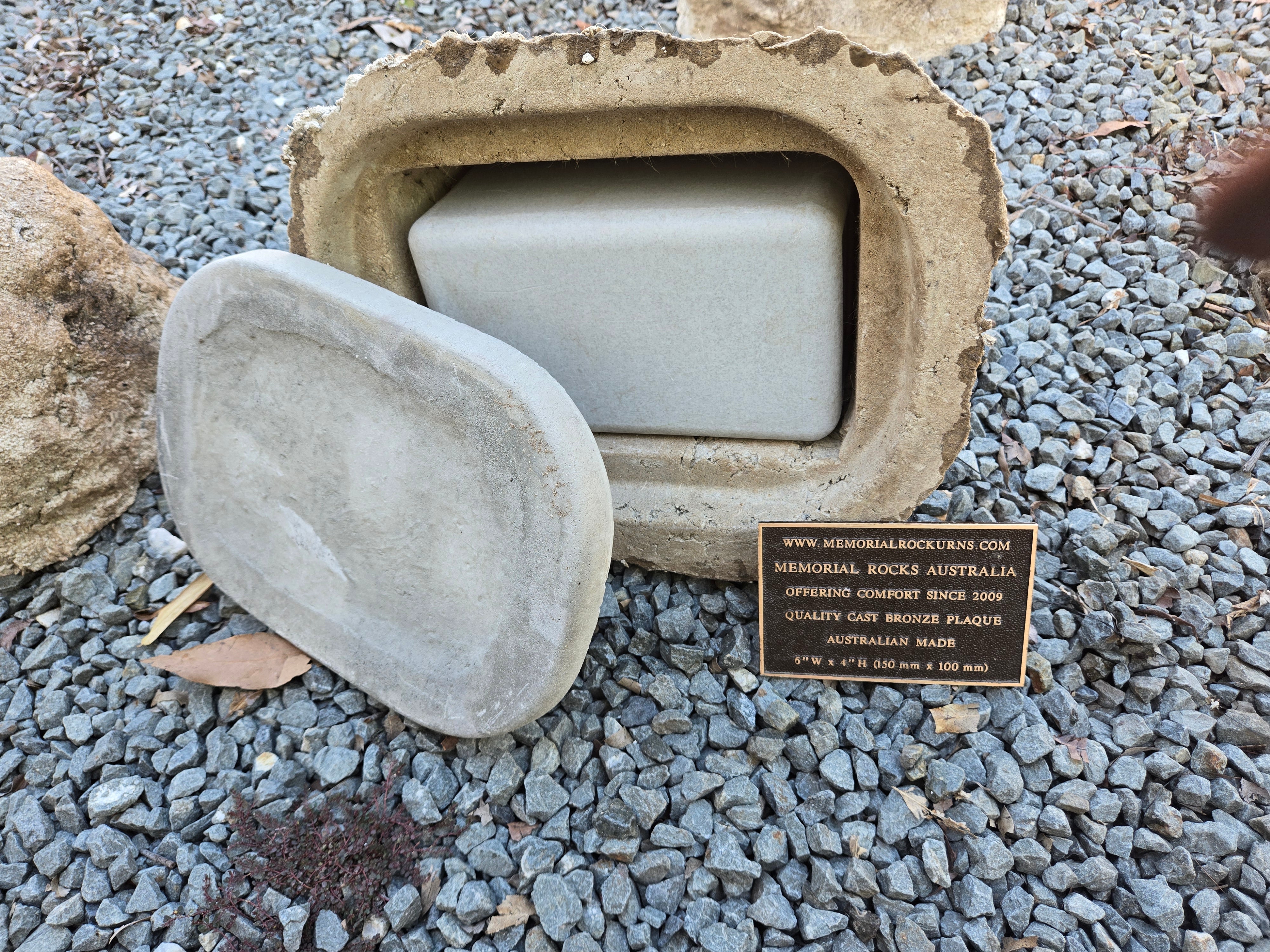 Memorial Rock Urn 2131 Medium Natural Riversand