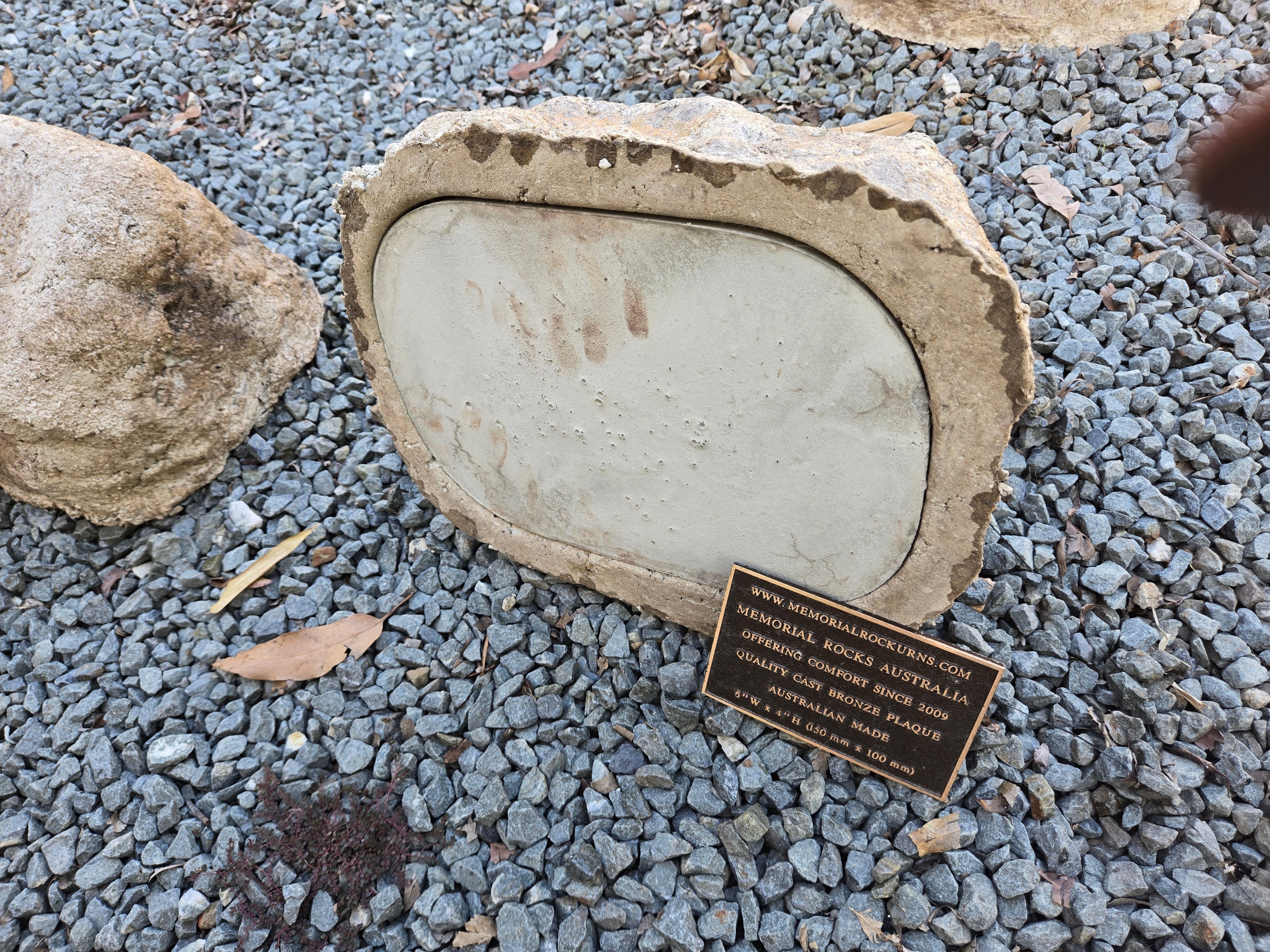 Memorial Rock Urn 2131 Medium Natural Riversand