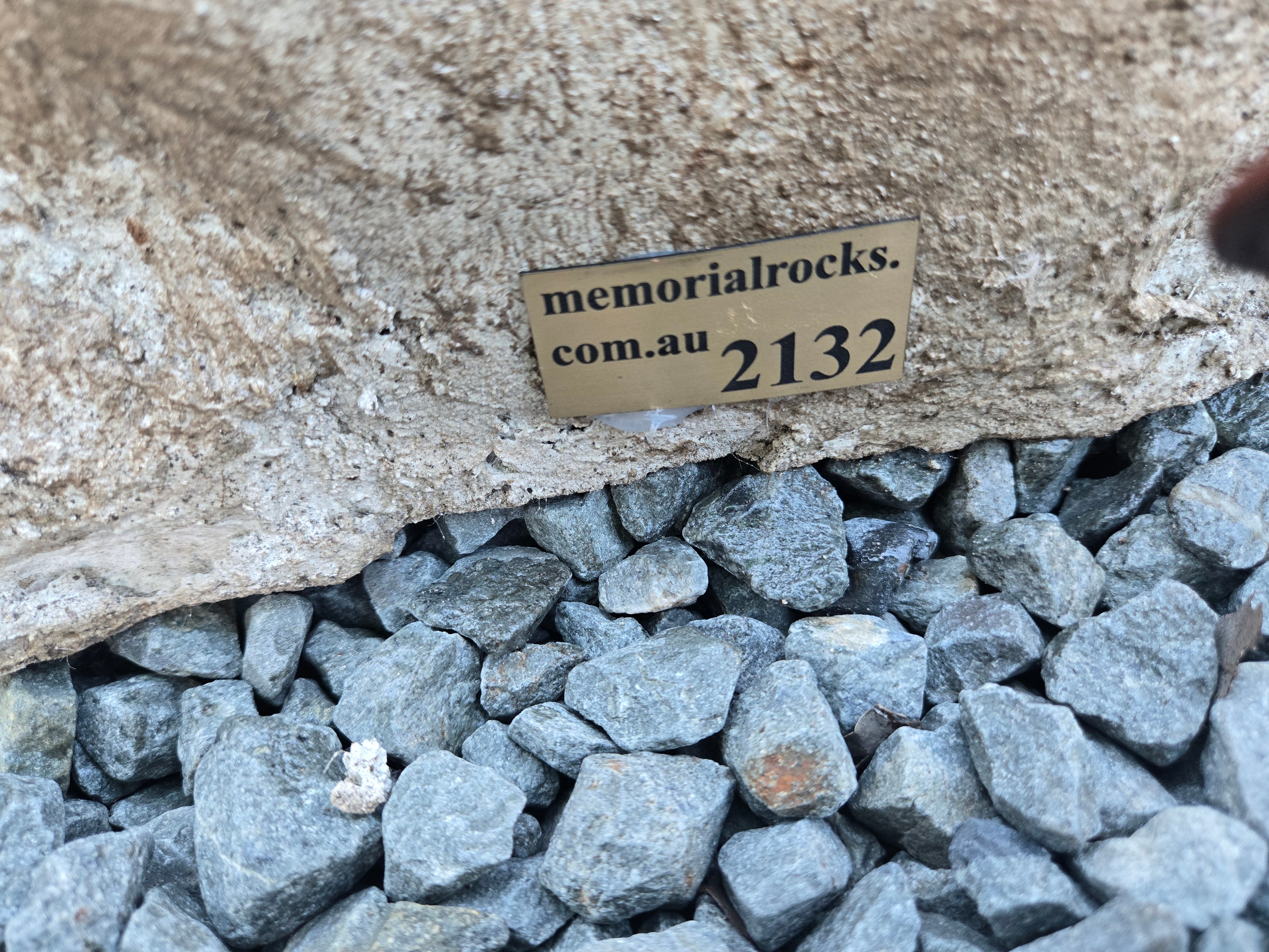 Memorial Rock Urn 2132 Medium Natural Riversand