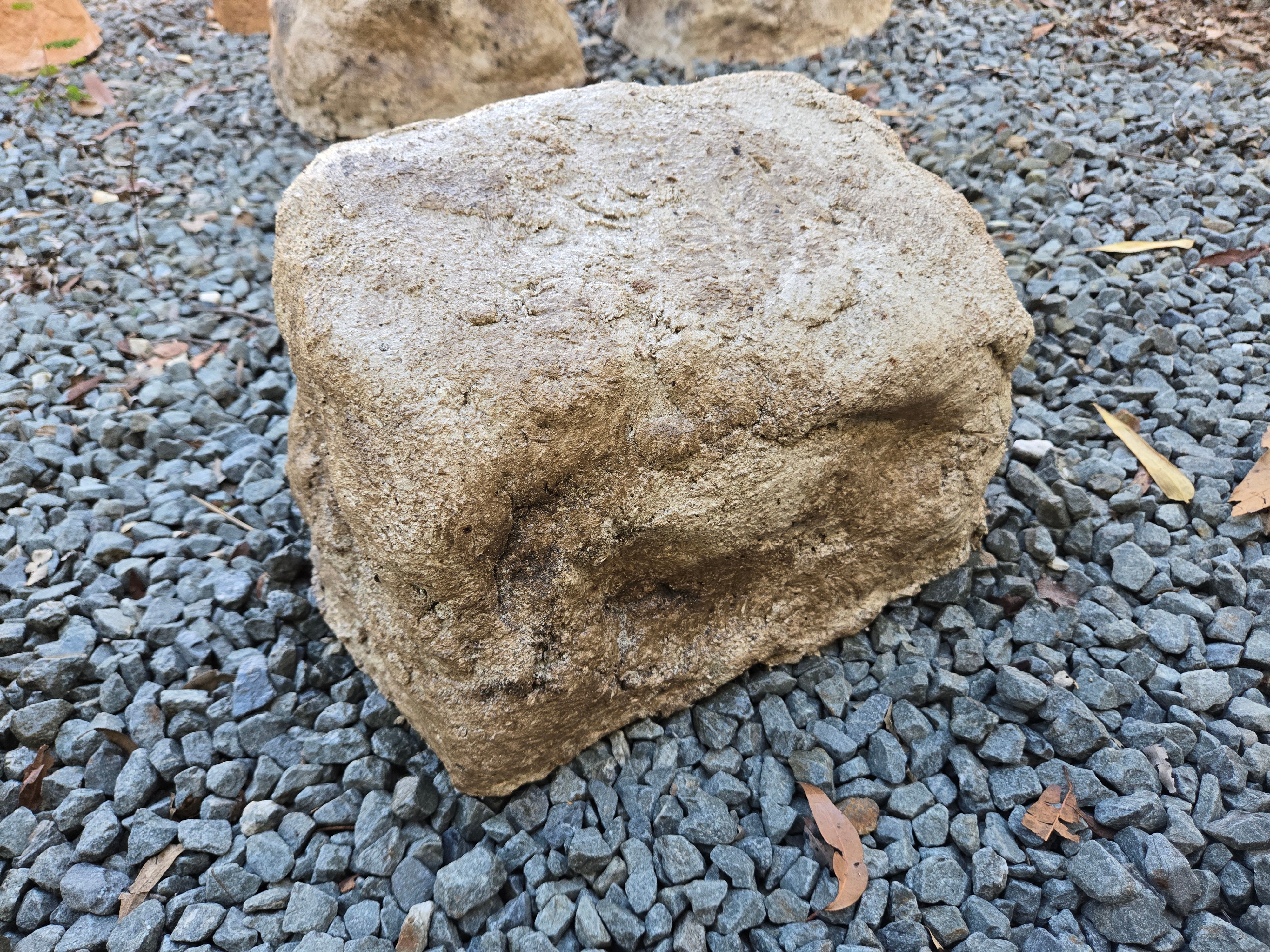 Memorial Rock Urn 2132 Medium Natural Riversand
