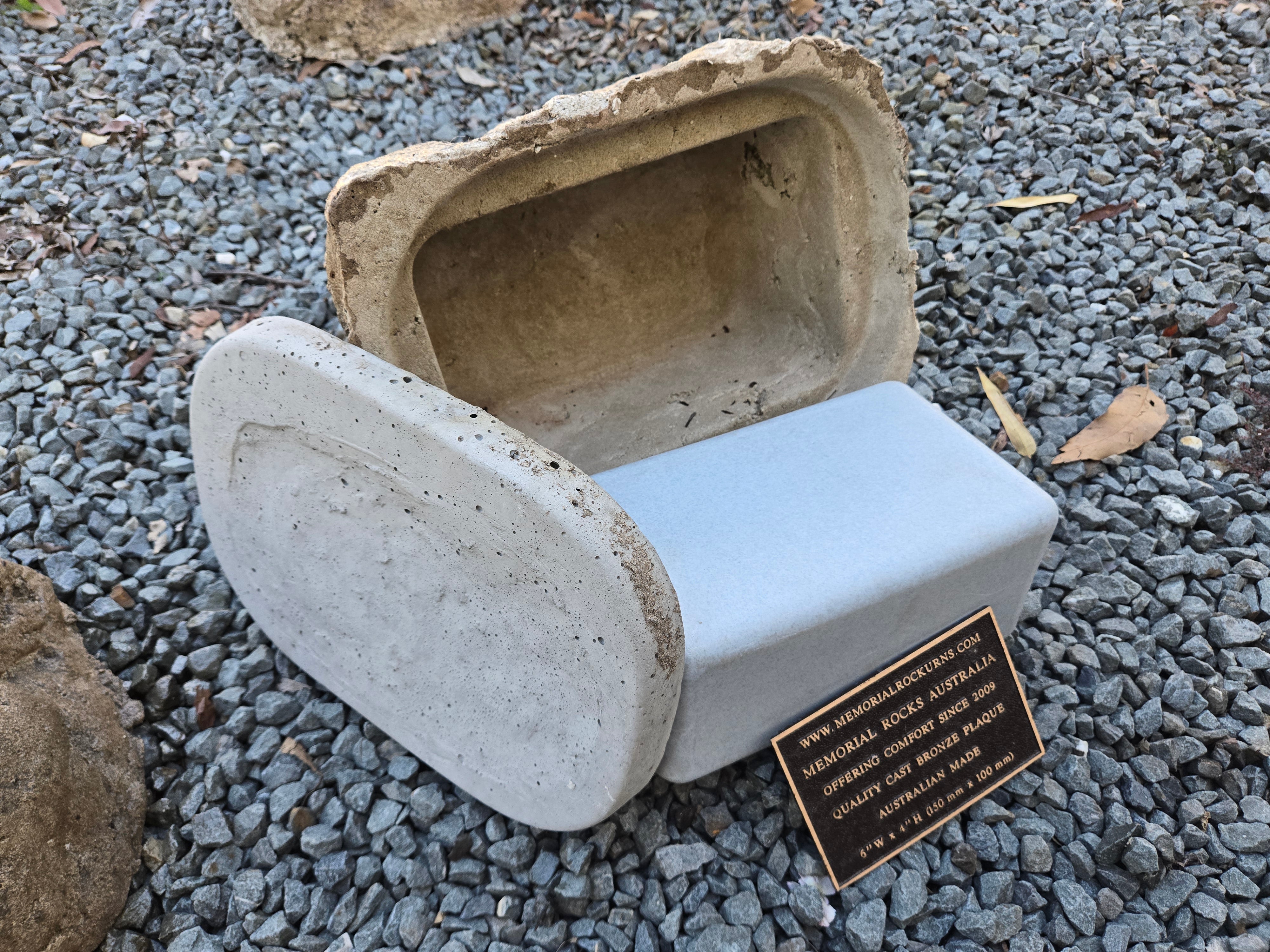Memorial Rock Urn 2132 Medium Natural Riversand