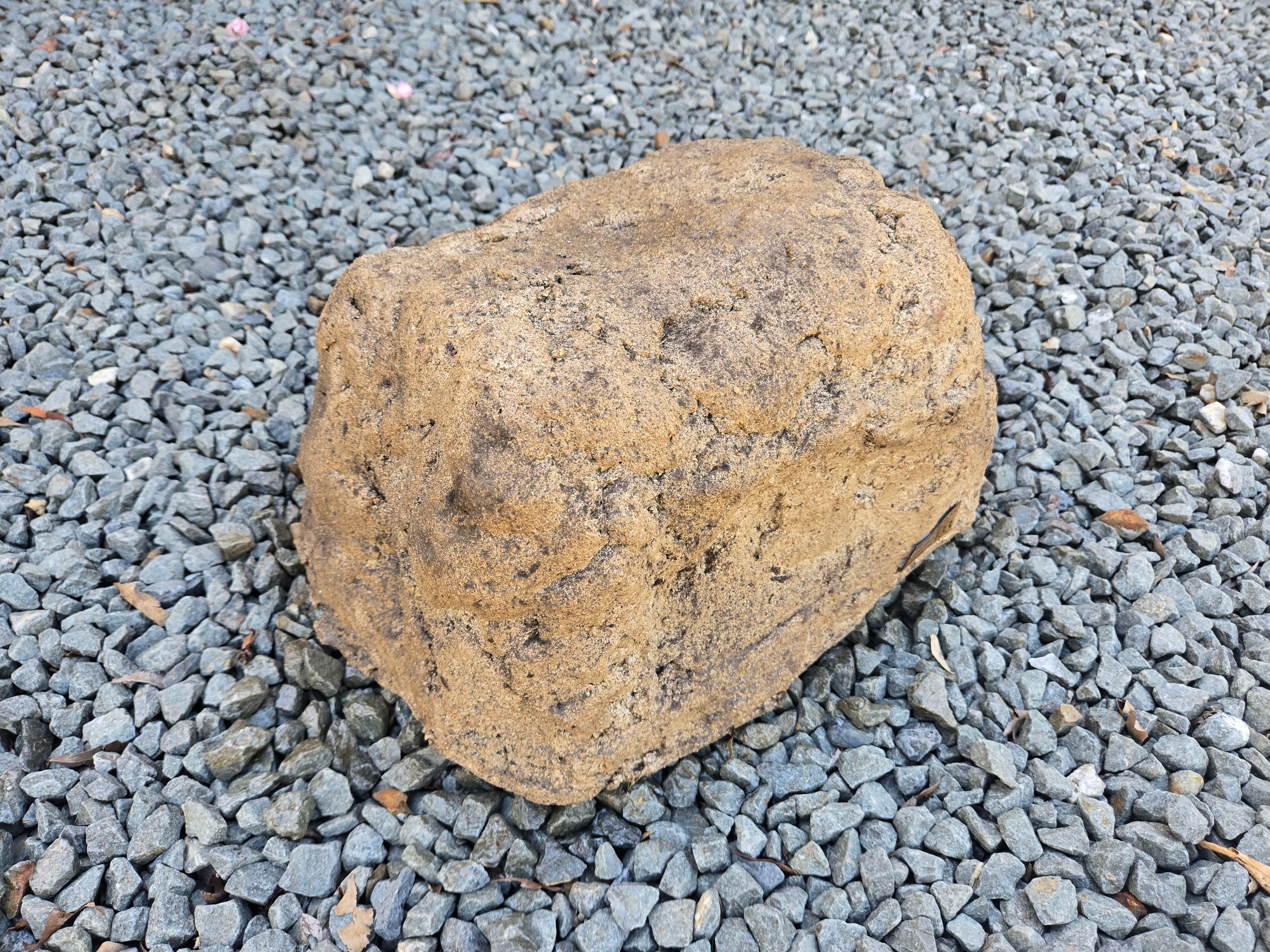 Memorial Rock Urn 2133 Medium Natural Riversand