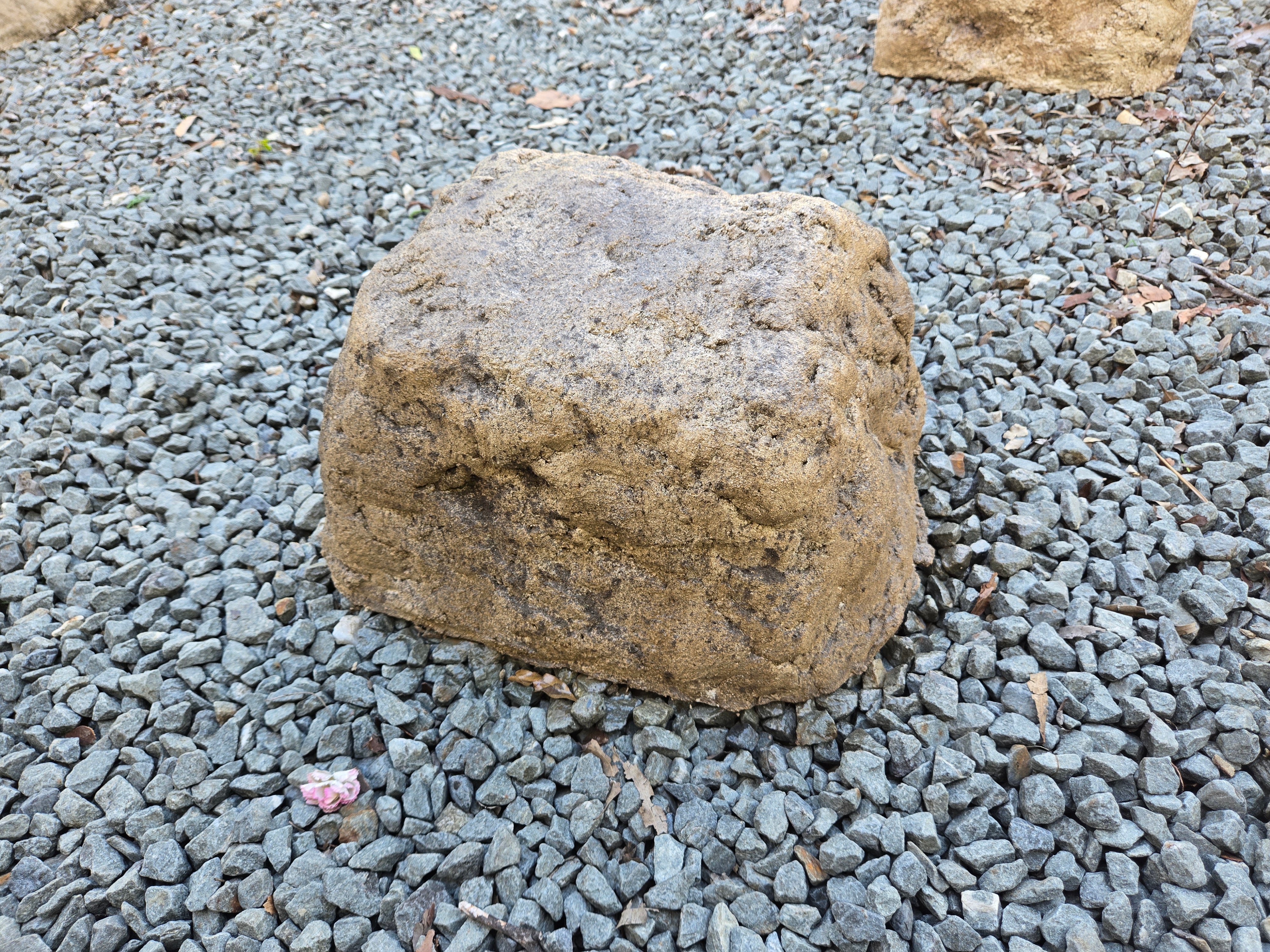 Memorial Rock Urn 2133 Medium Natural Riversand
