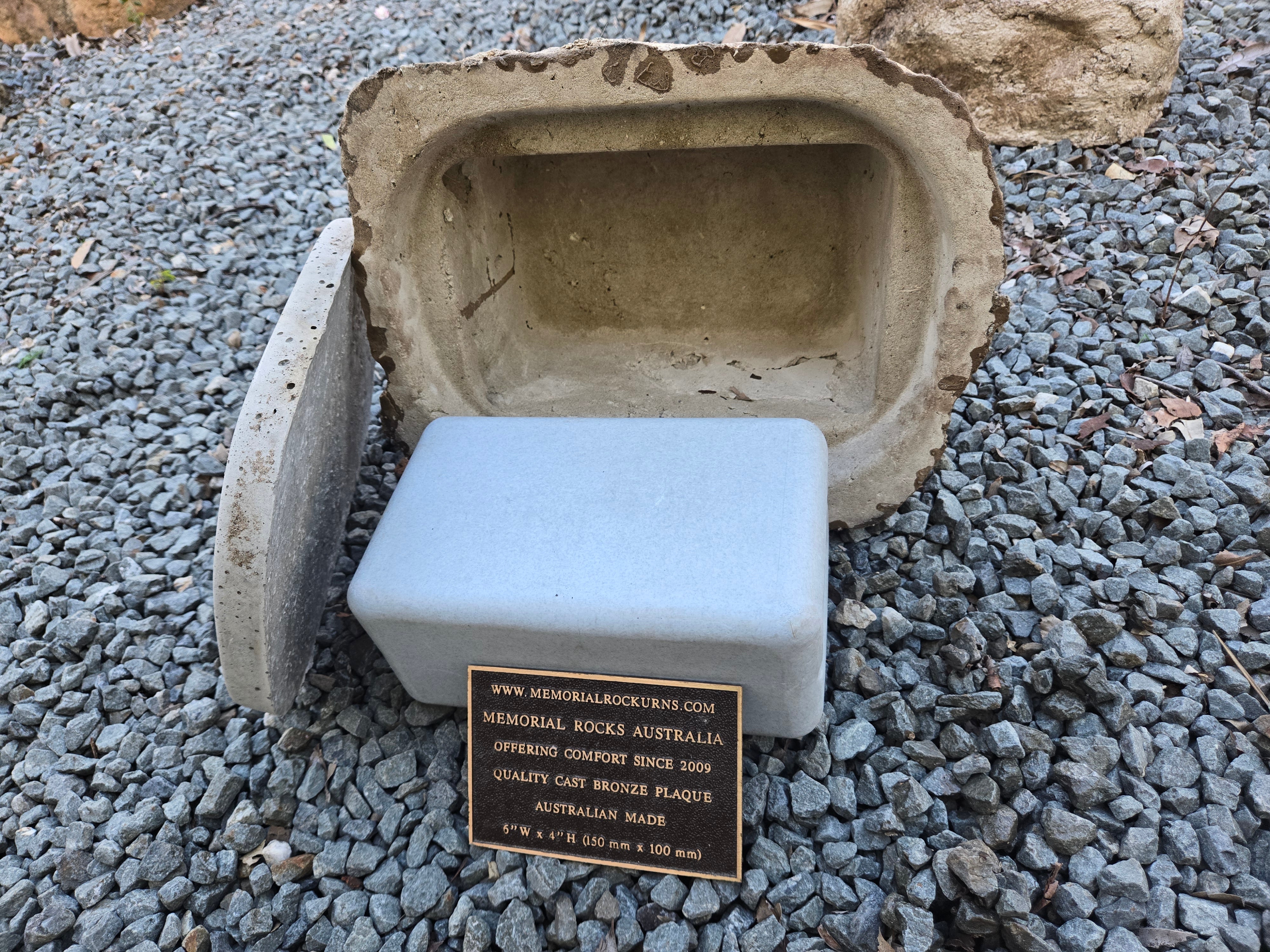 Memorial Rock Urn 2133 Medium Natural Riversand