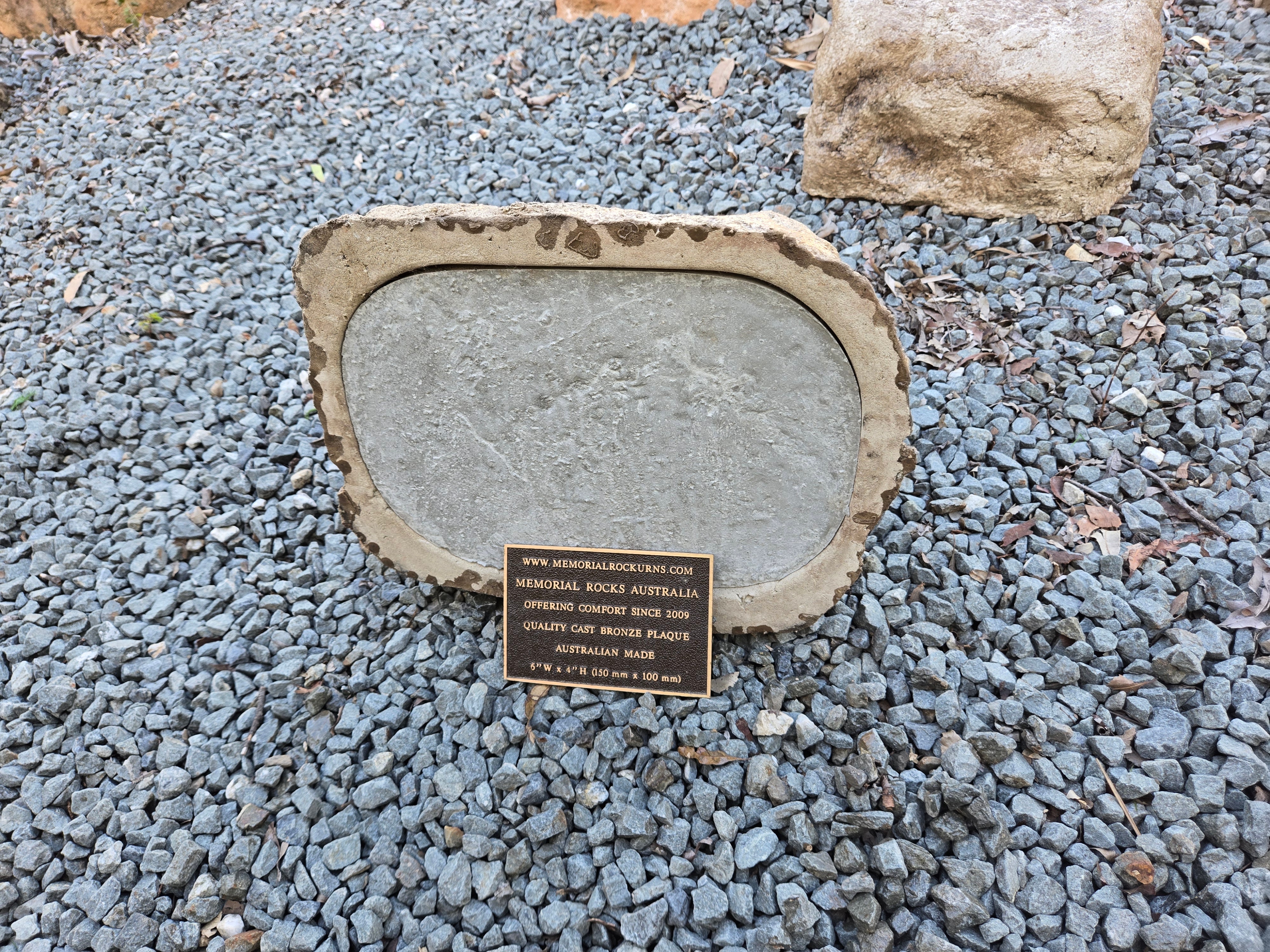 Memorial Rock Urn 2133 Medium Natural Riversand