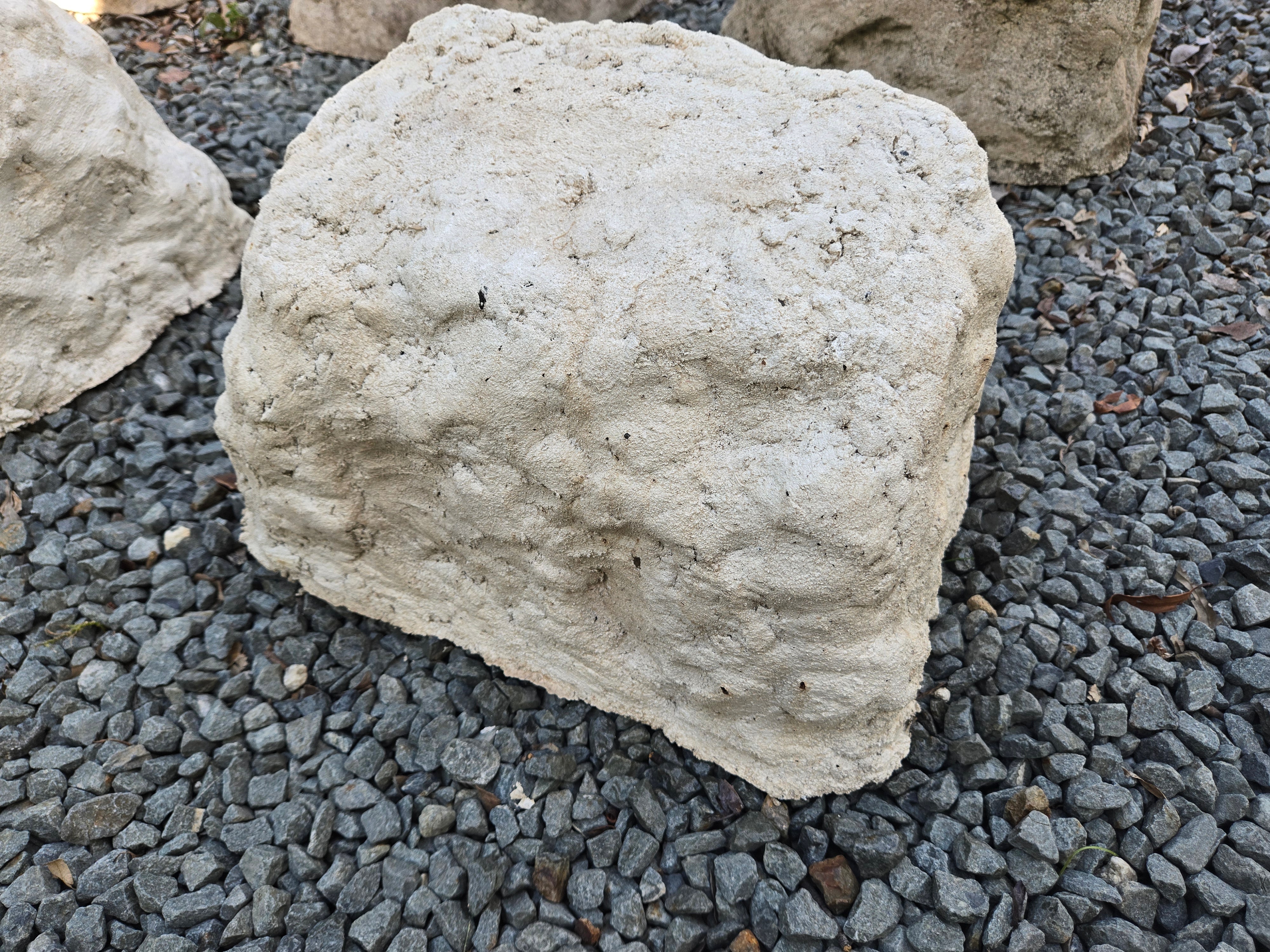 Memorial Rock Urn 2134 Large White