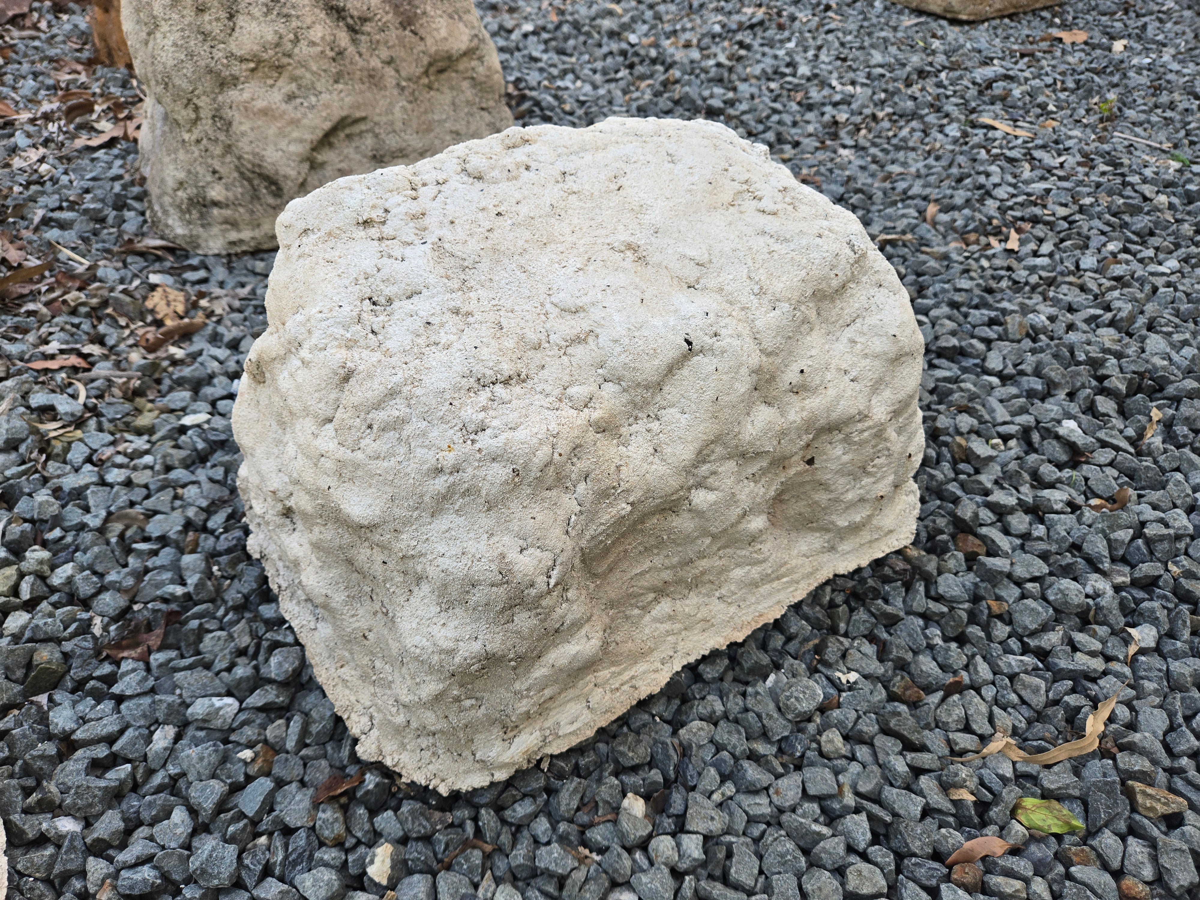 Memorial Rock Urn 2134 Large White