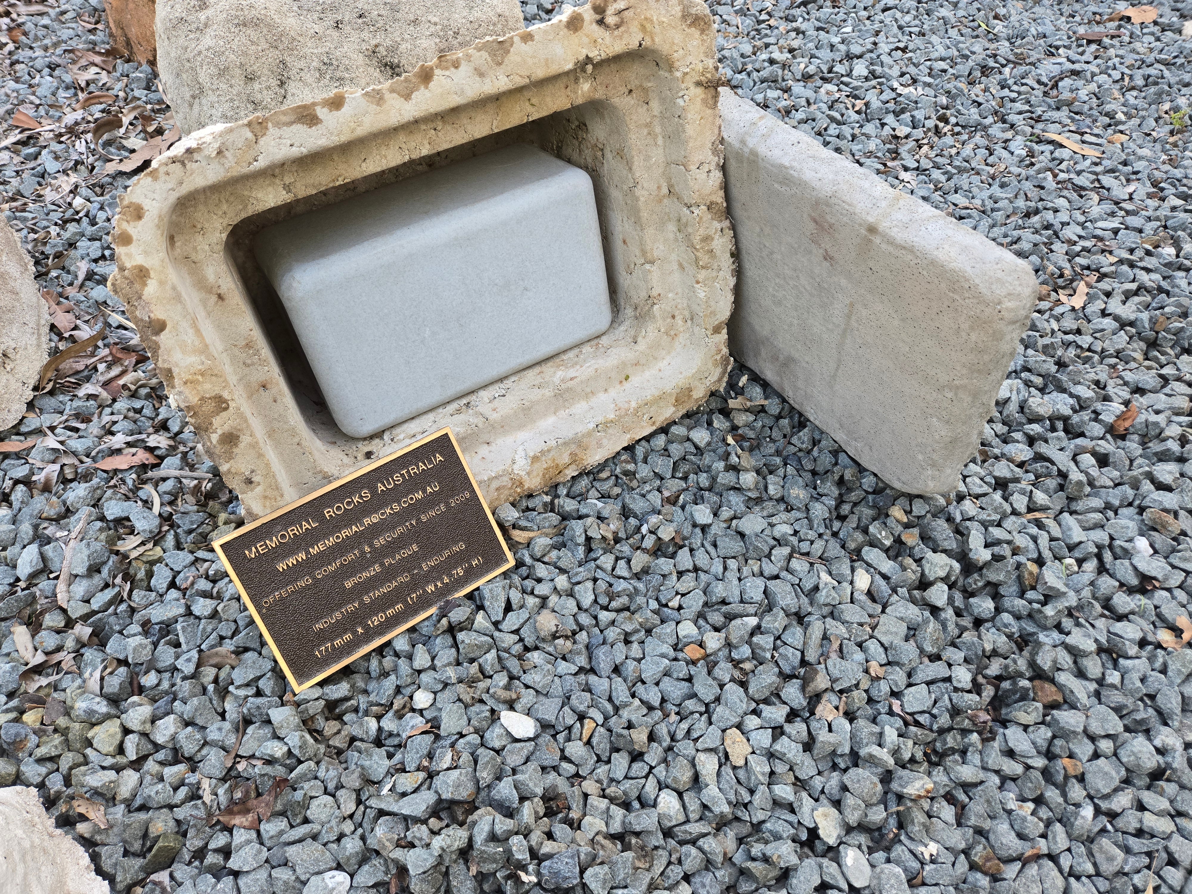 Memorial Rock Urn 2134 Large White