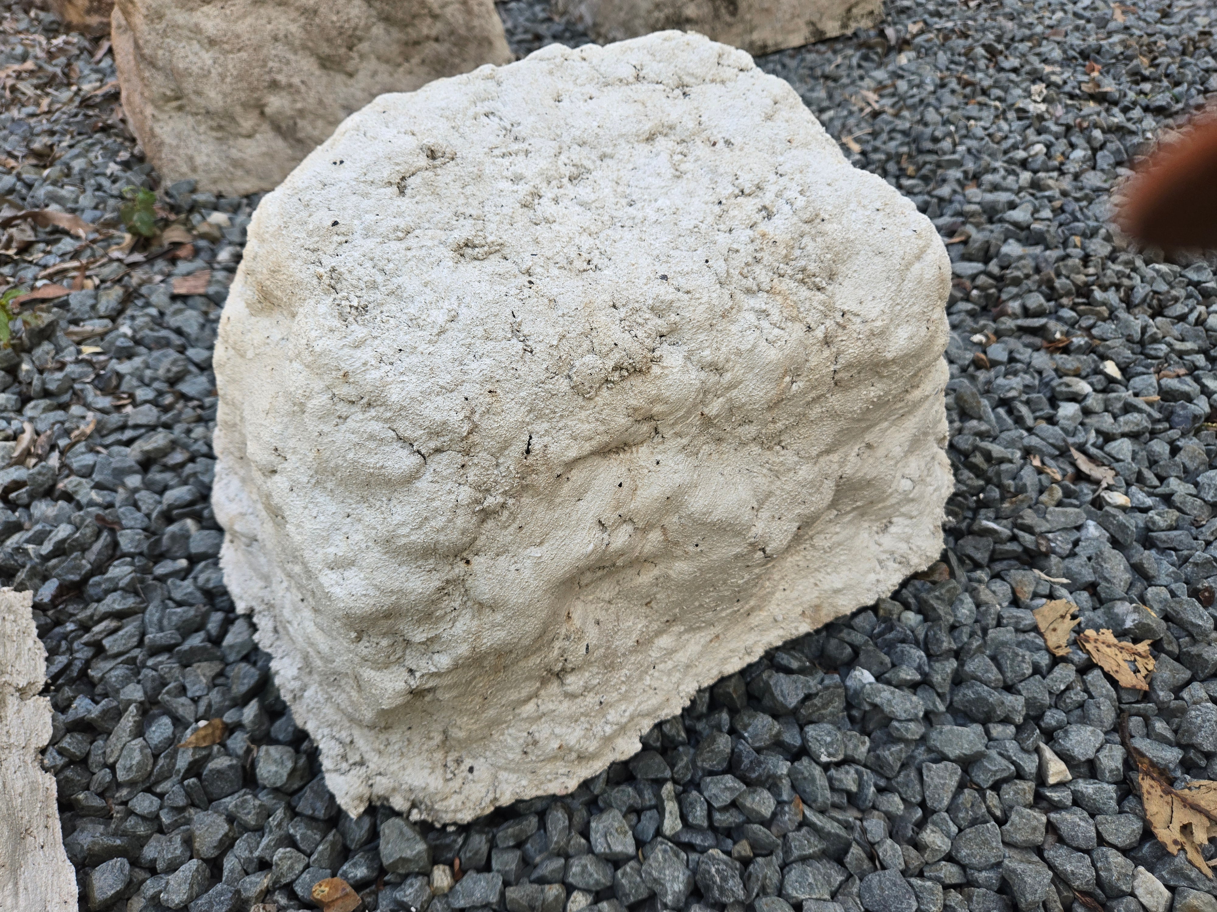 Memorial Rock Urn 2135 Large White