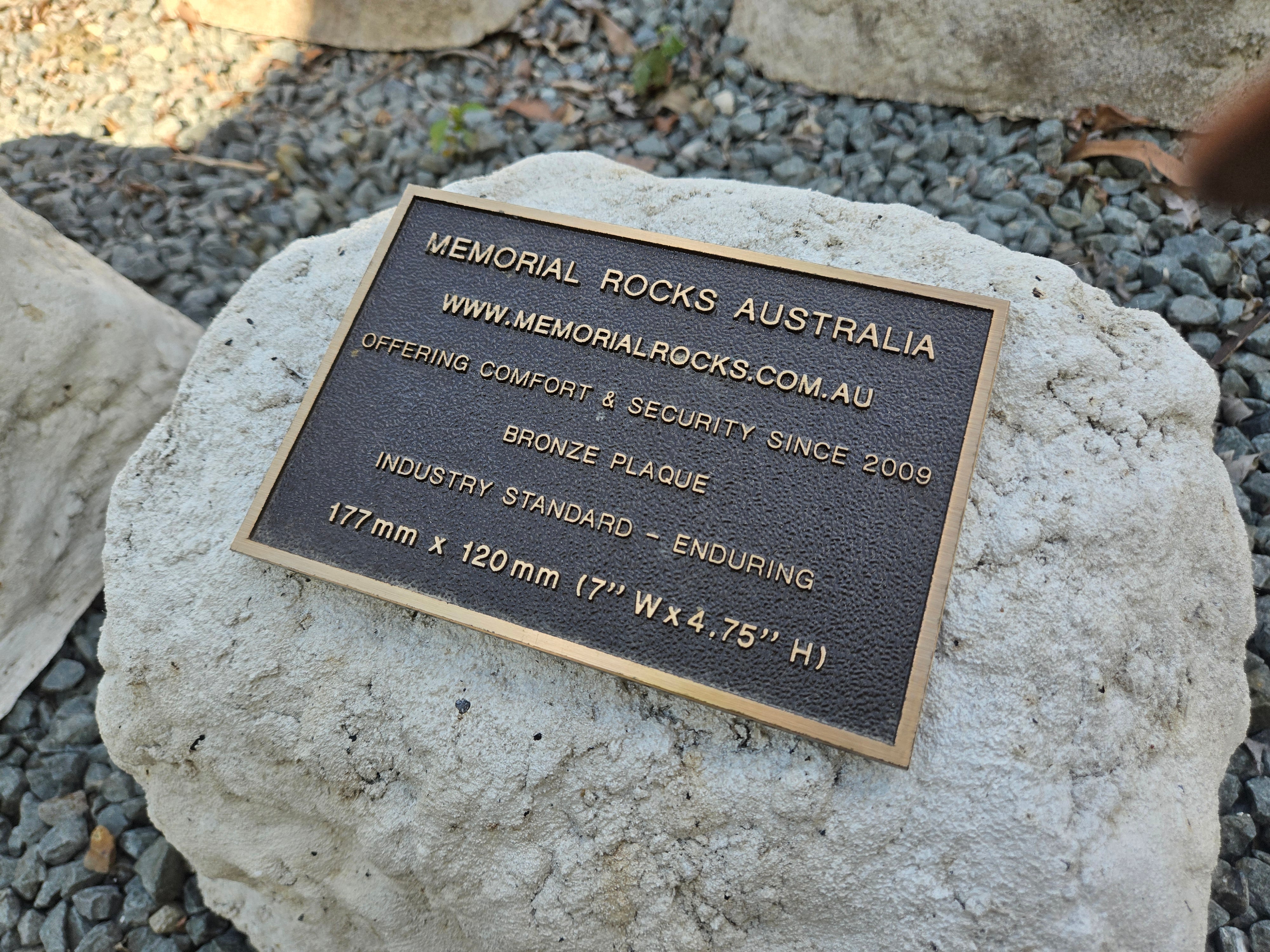 Memorial Rock Urn 2135 Large White