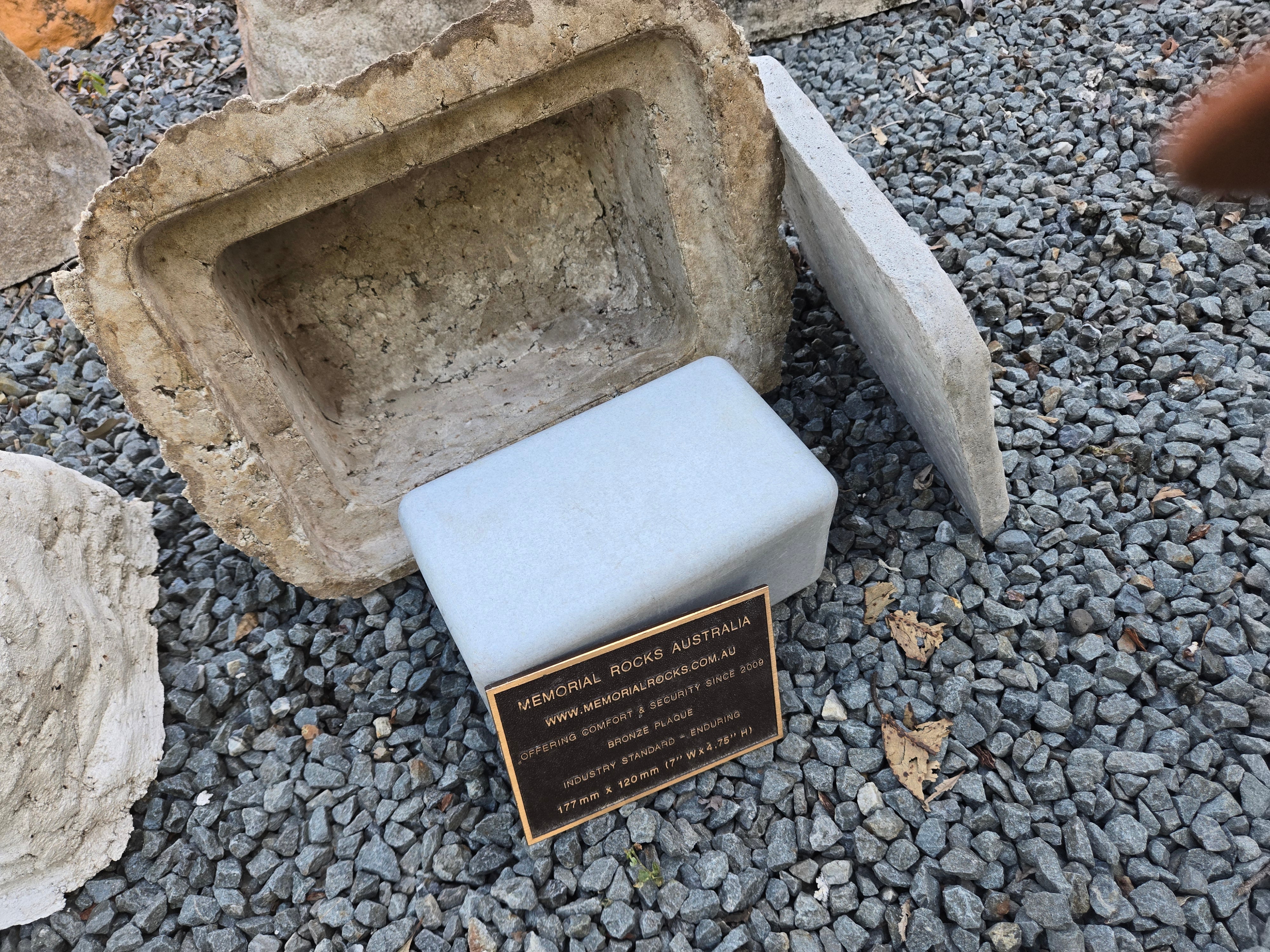 Memorial Rock Urn 2135 Large White