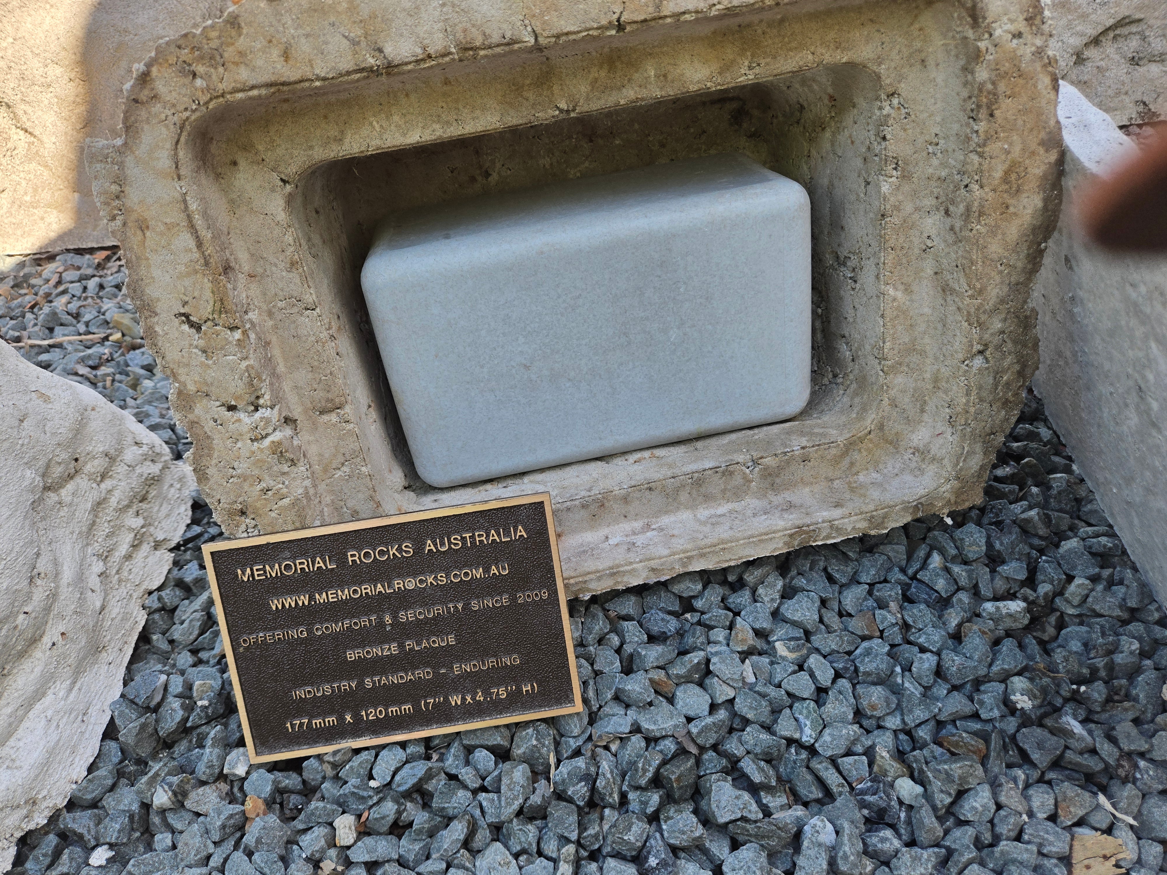 Memorial Rock Urn 2135 Large White