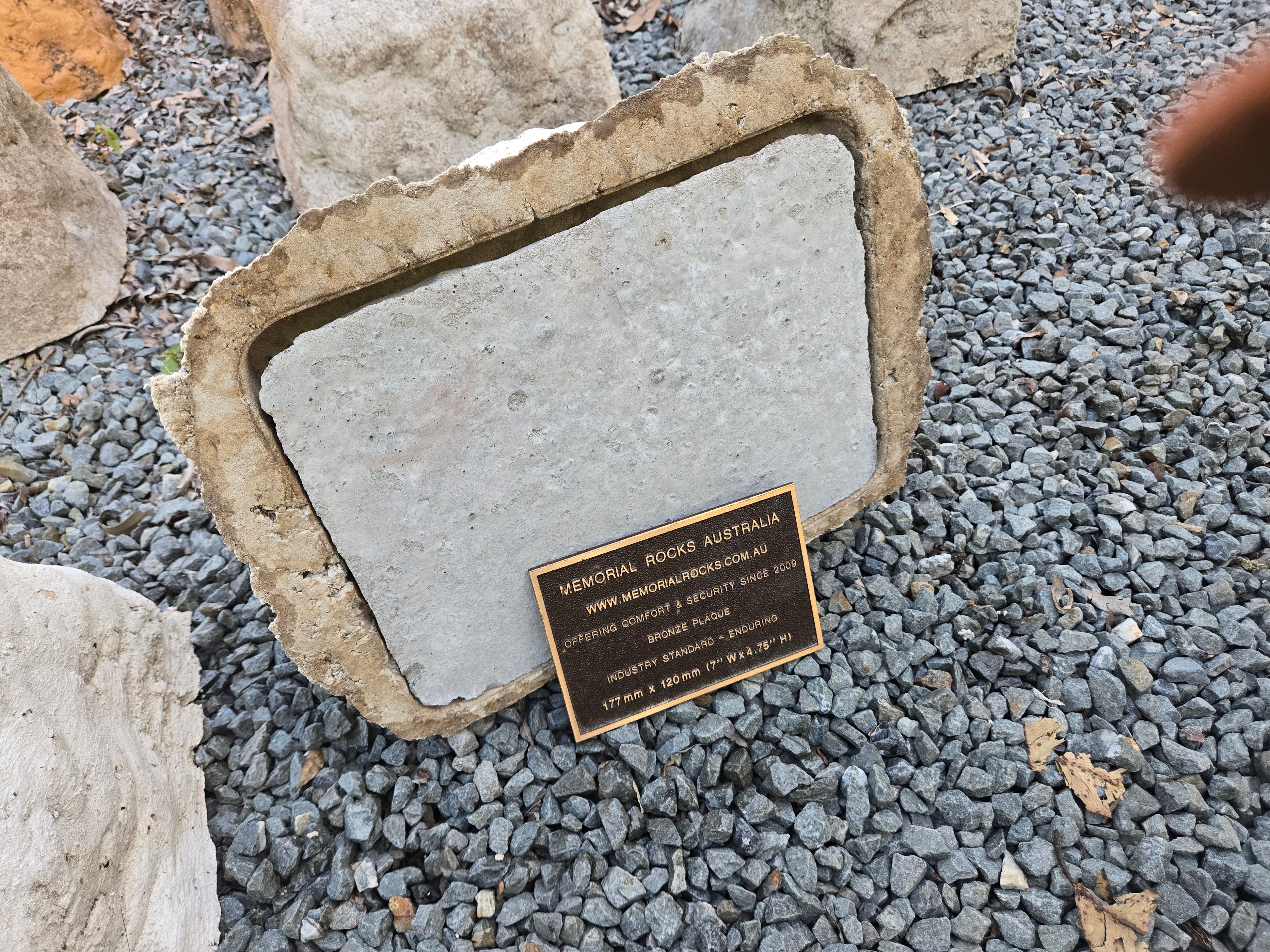 Memorial Rock Urn 2135 Large White