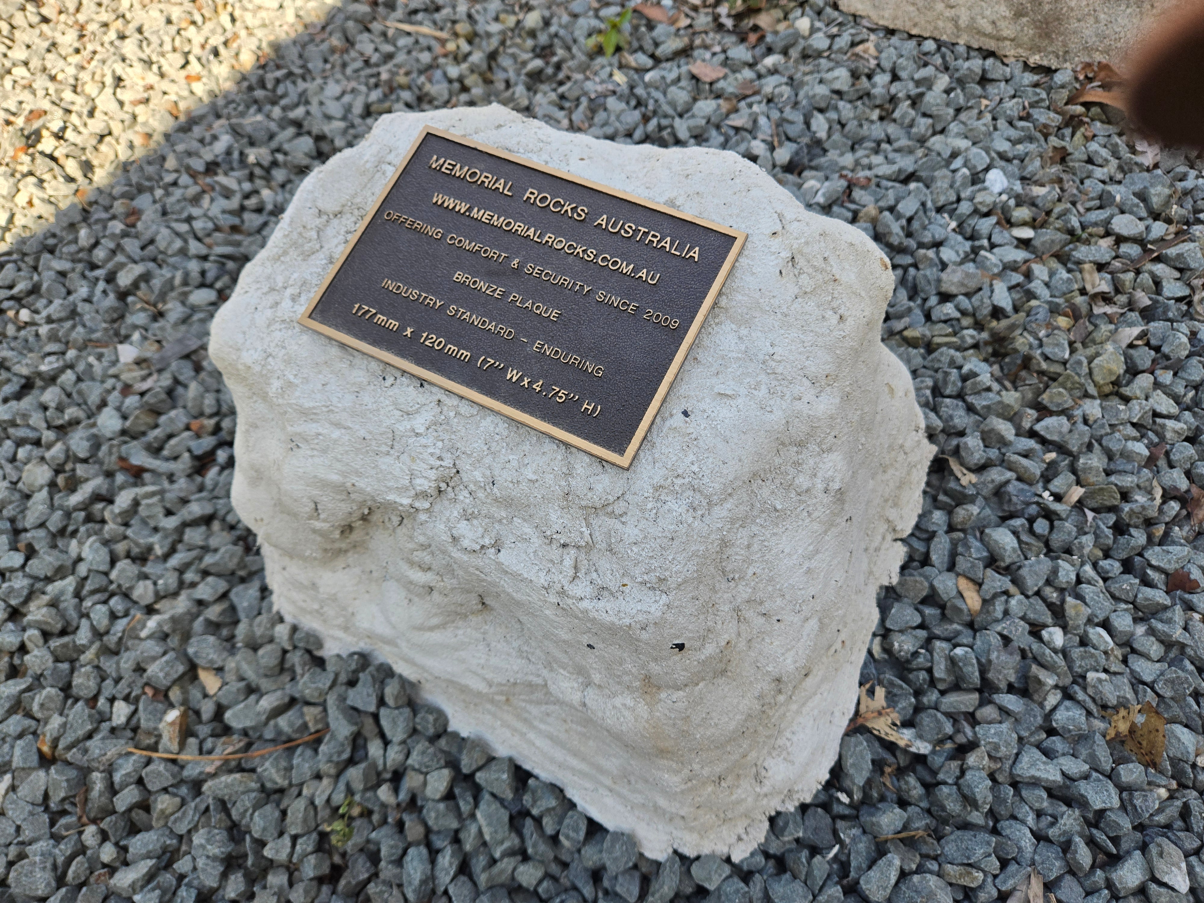 Memorial Rock Urn 2136 Large White