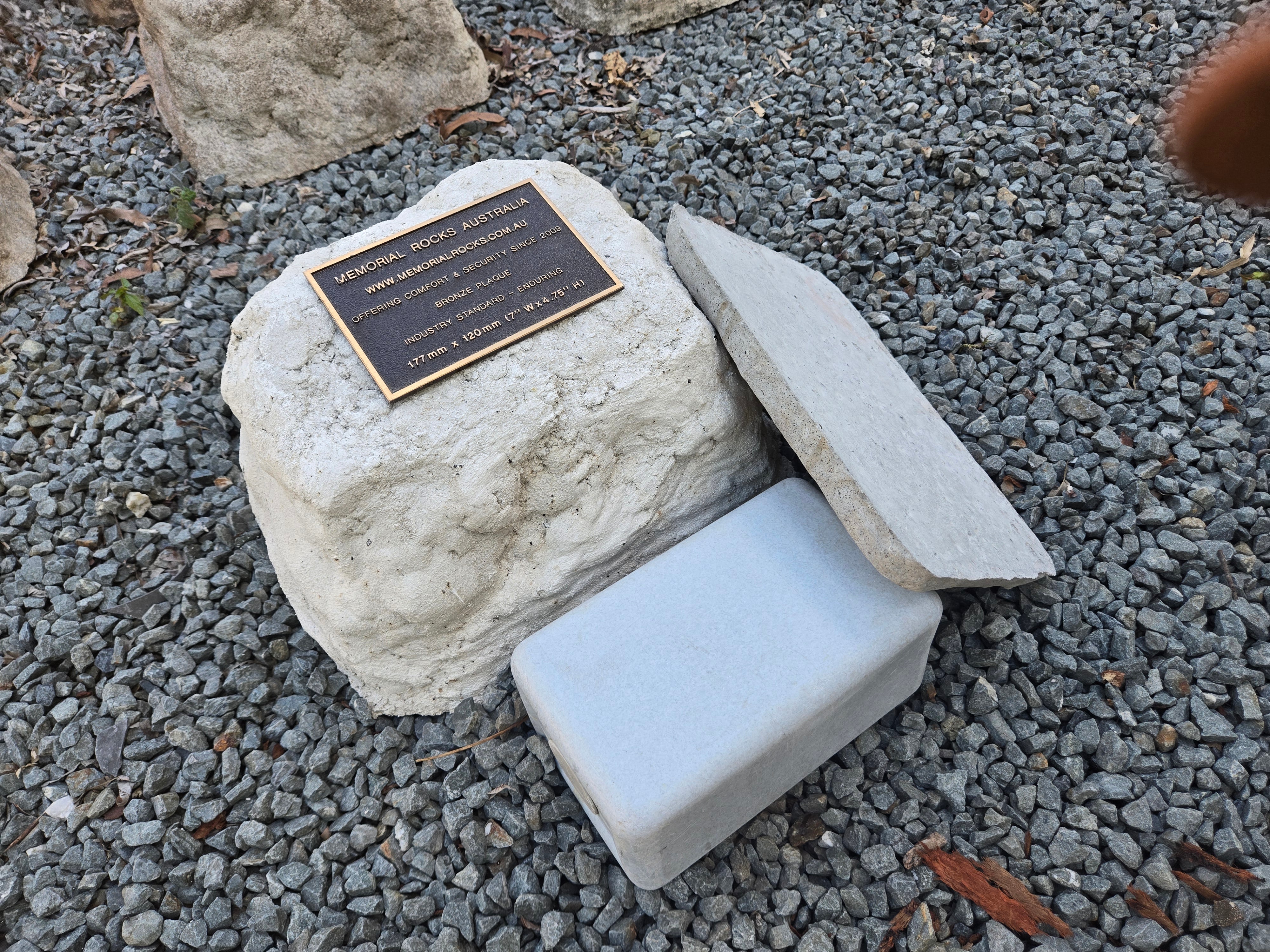Memorial Rock Urn 2136 Large White