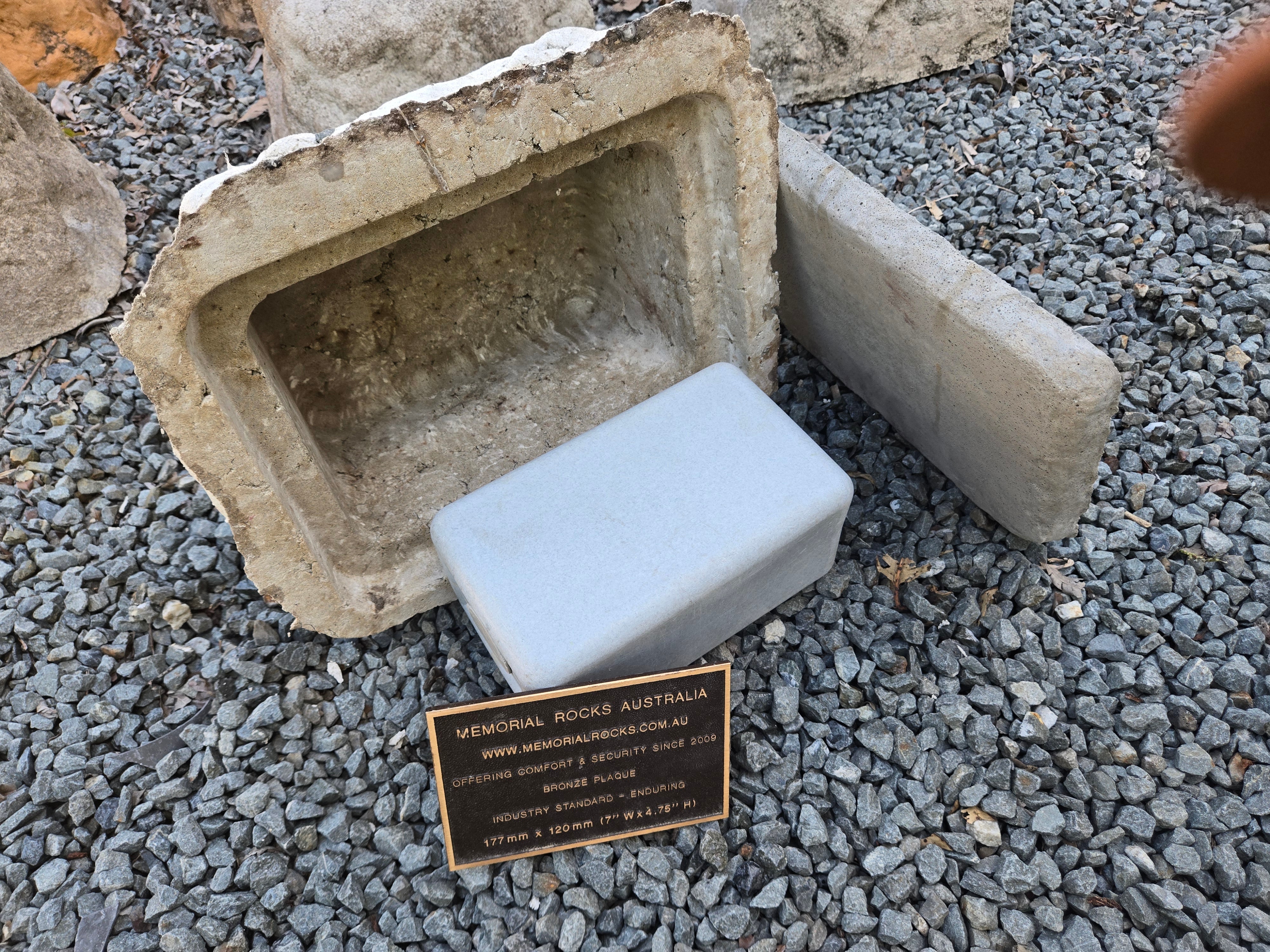 Memorial Rock Urn 2136 Large White