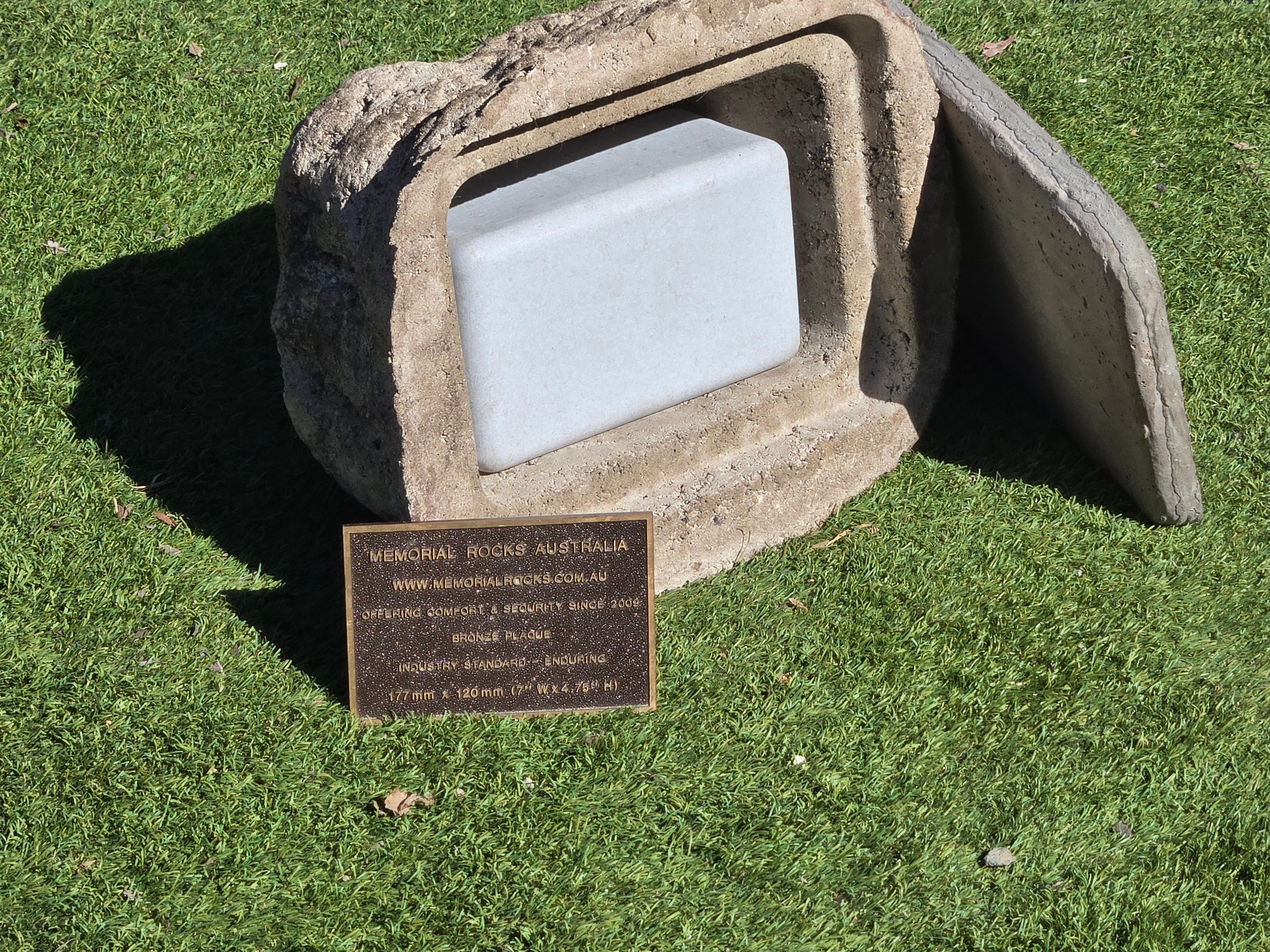 Memorial Rock Urn 2190 Large Natural Riversand