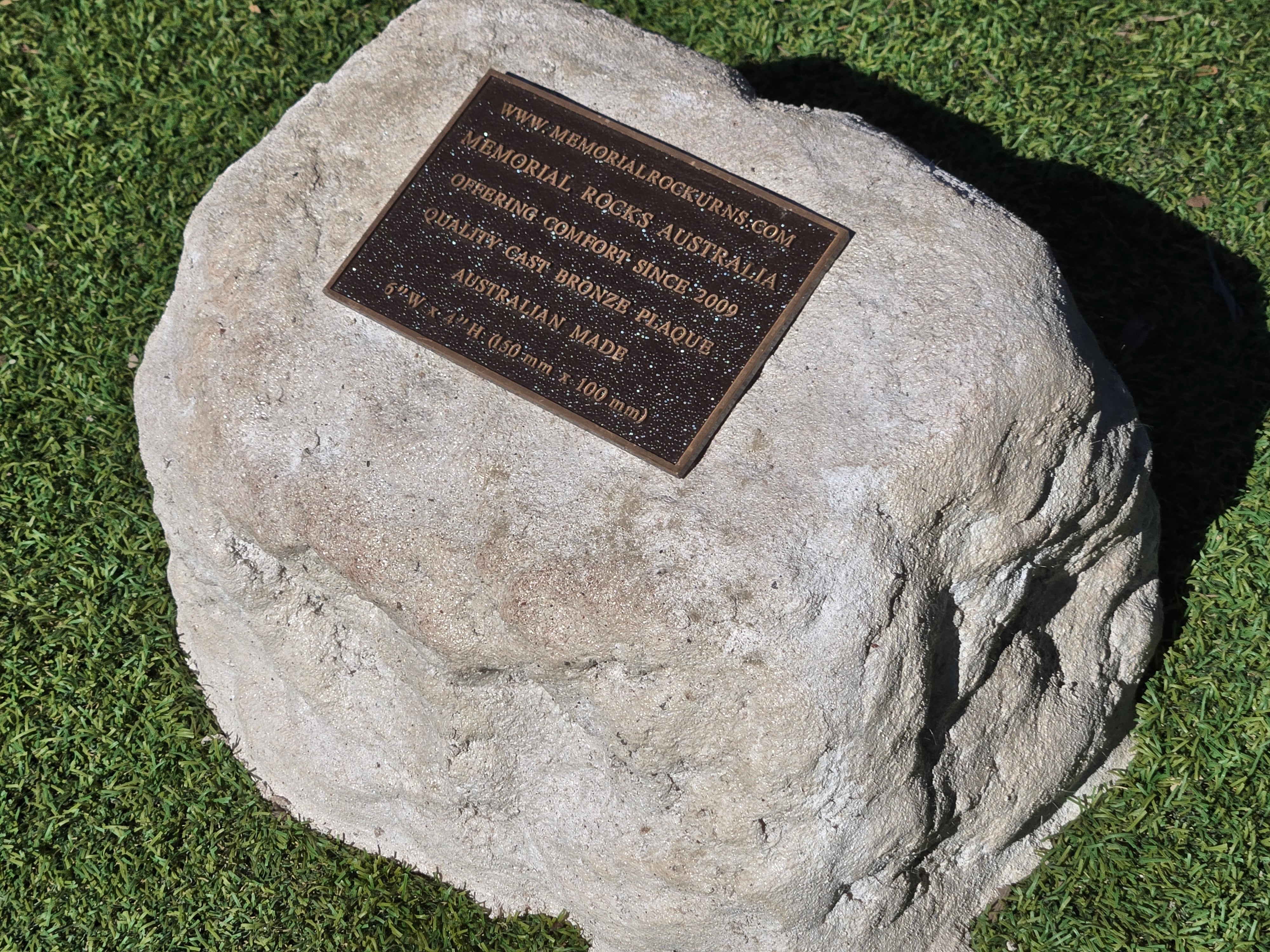 Memorial Rock Urn 2196 Medium White