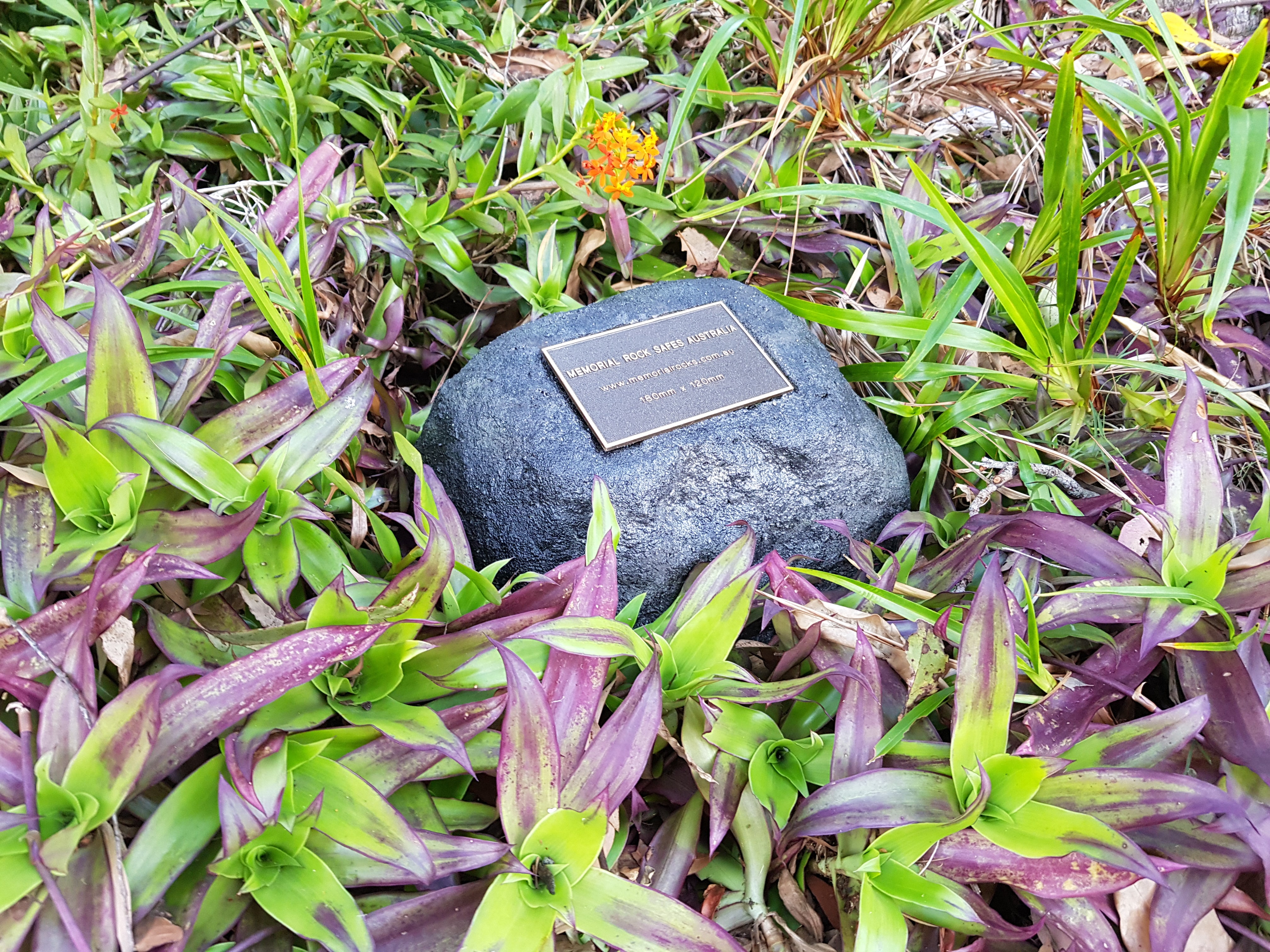 Memorial Rock Urn 971 Medium-Single